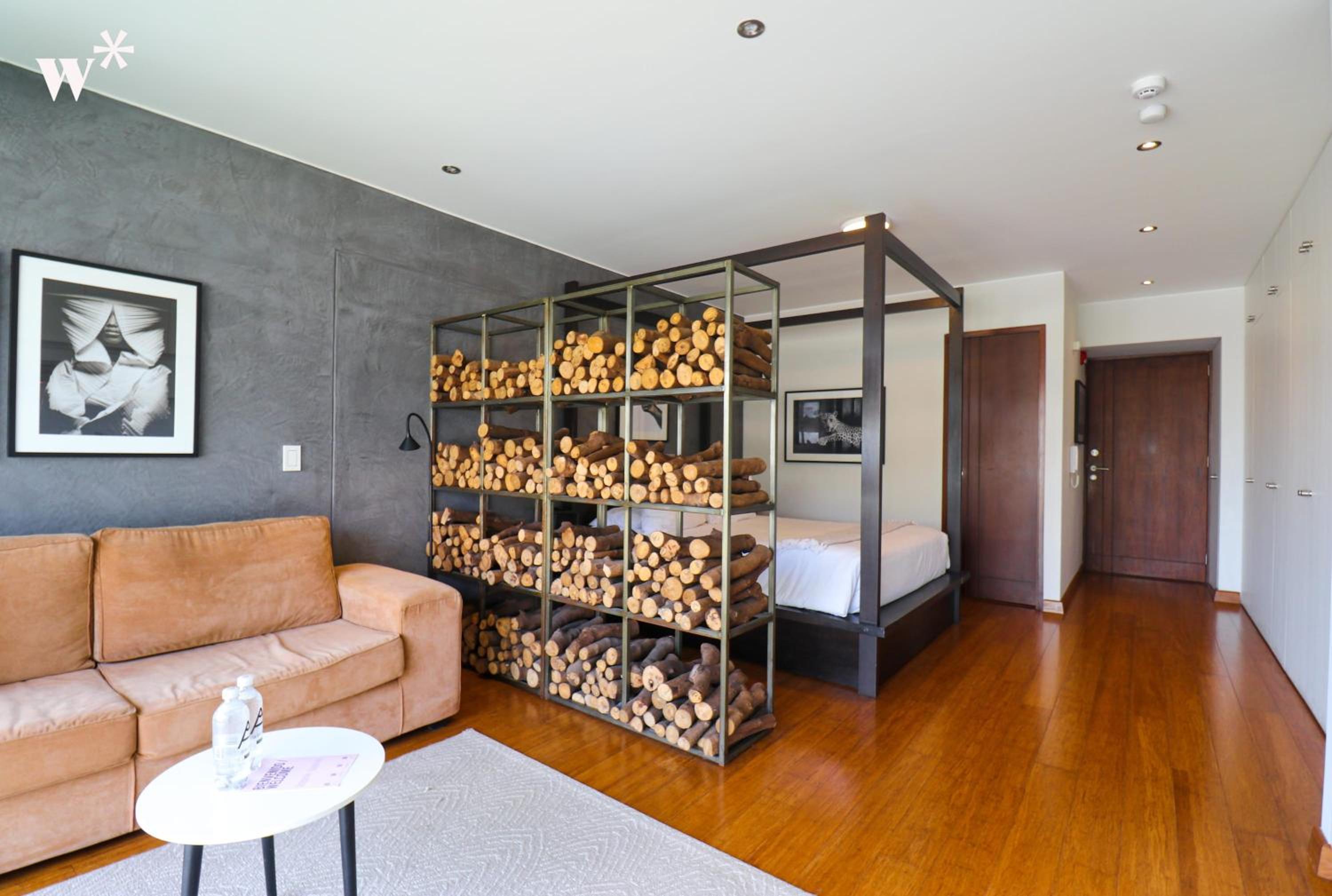 Deluxe Studio