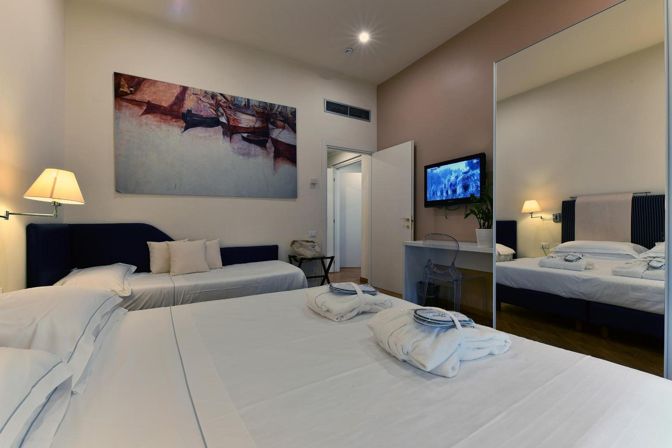 Junior Suite with Lateral Sea View - Photo 8
