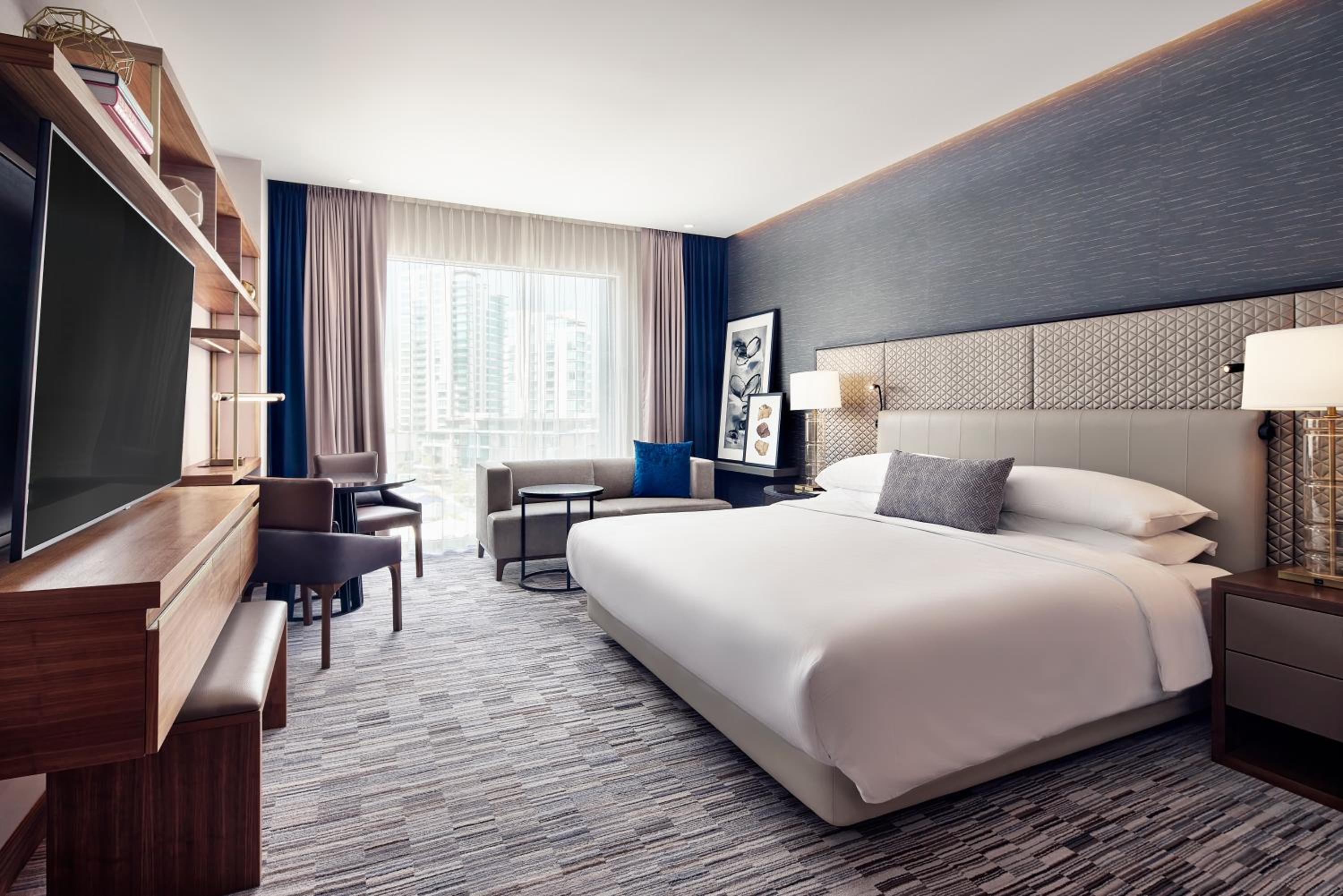 Concierge level, Deluxe Guest room with 1 King - Photo 1