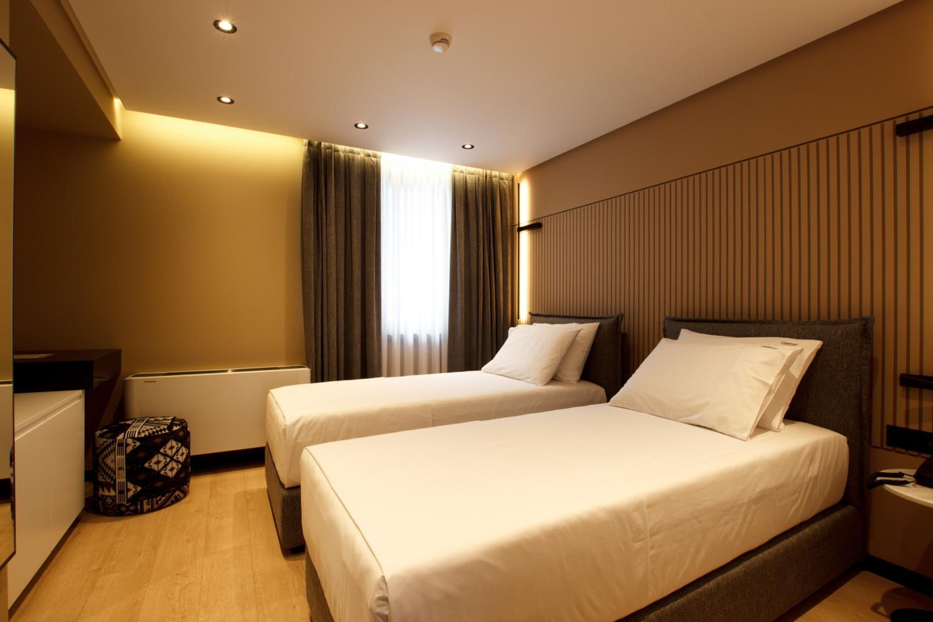 Double or Twin Room with City View photo 3