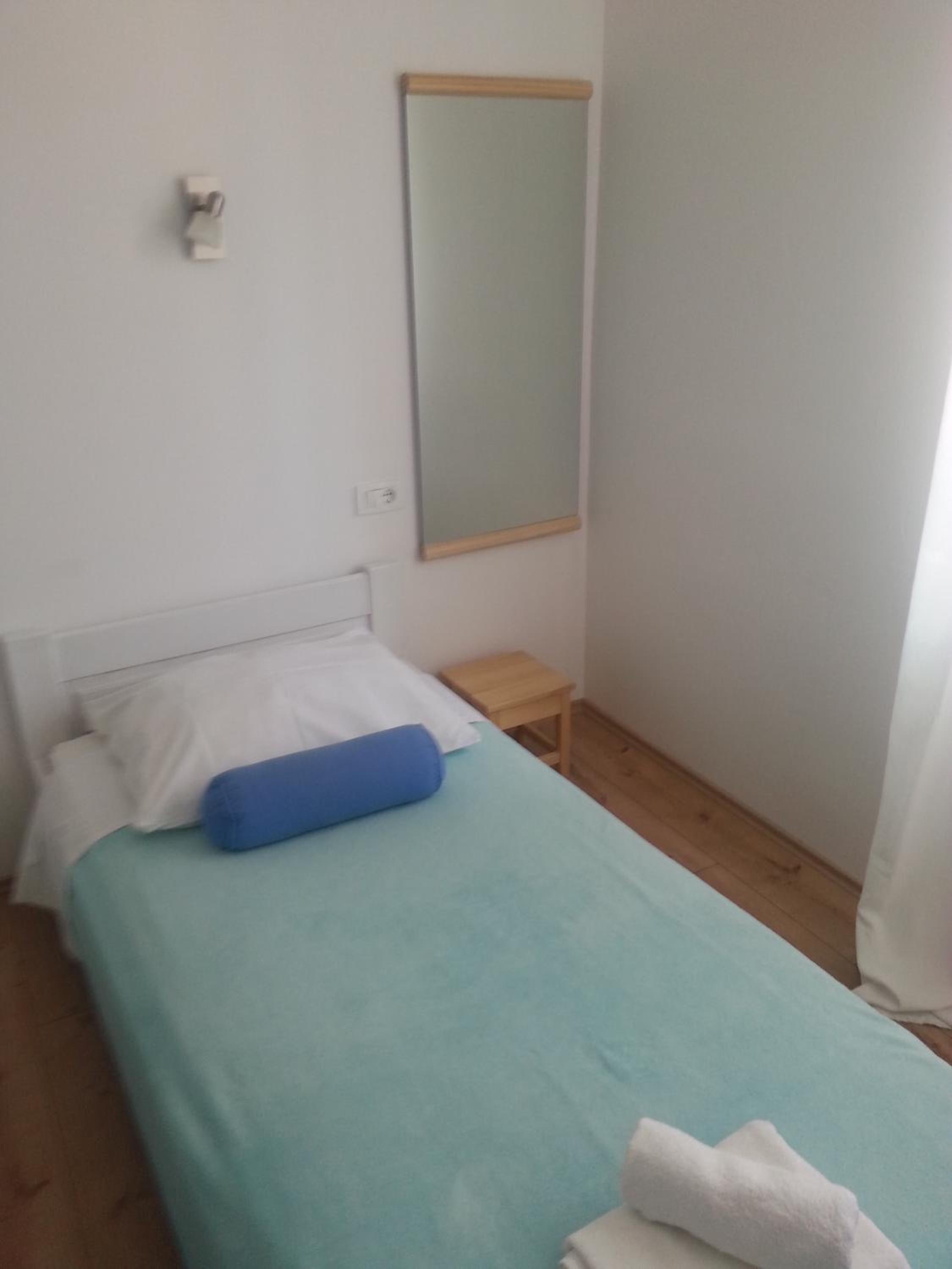 Twin Room with Sea View - Photo 11