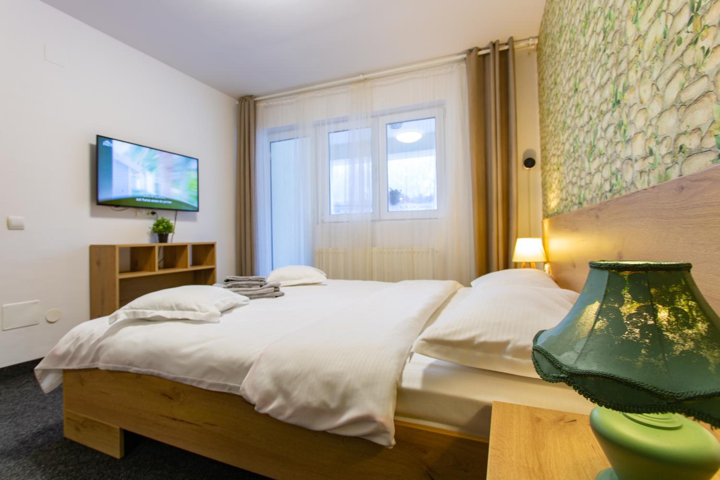 Double Room - Photo 15