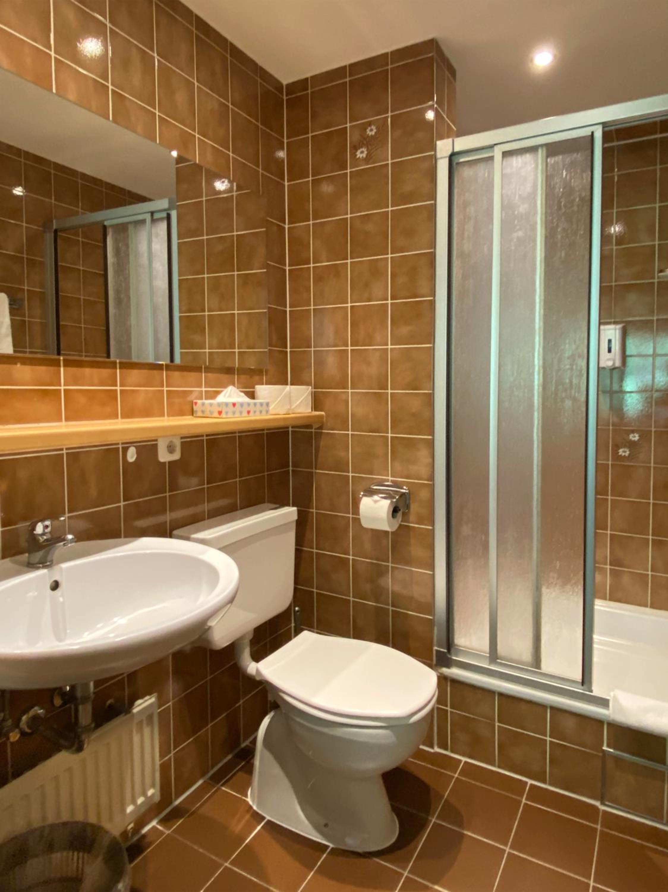 Double Room - Photo 18