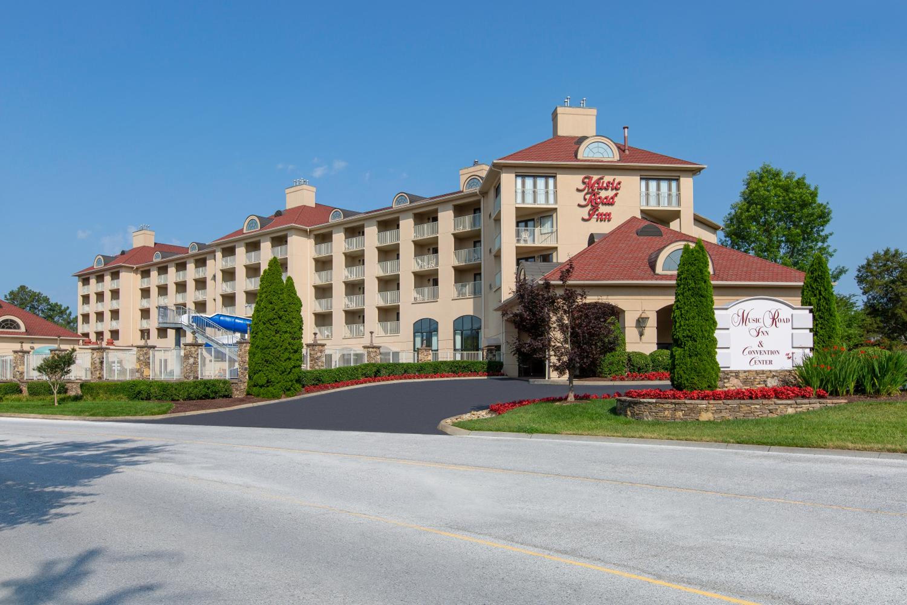 Premier King with Mountain and Water Park View - Inn - Photo 6