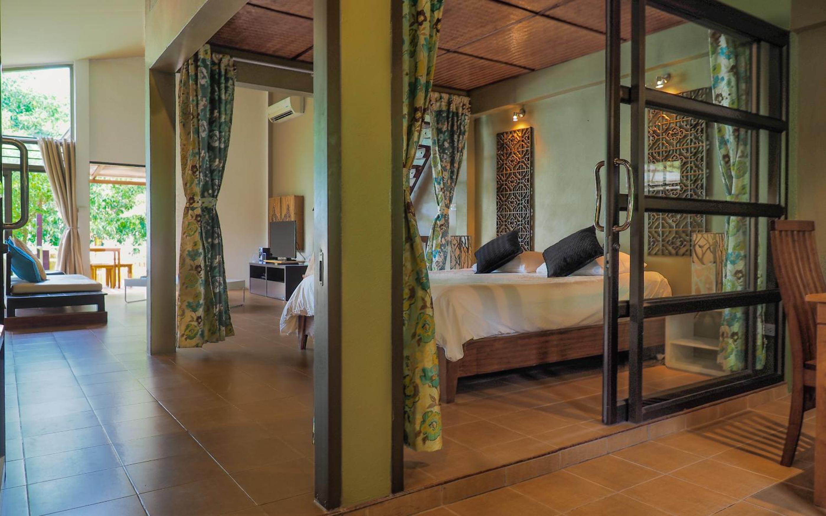 Villa with Pool-Side Porch photo 1