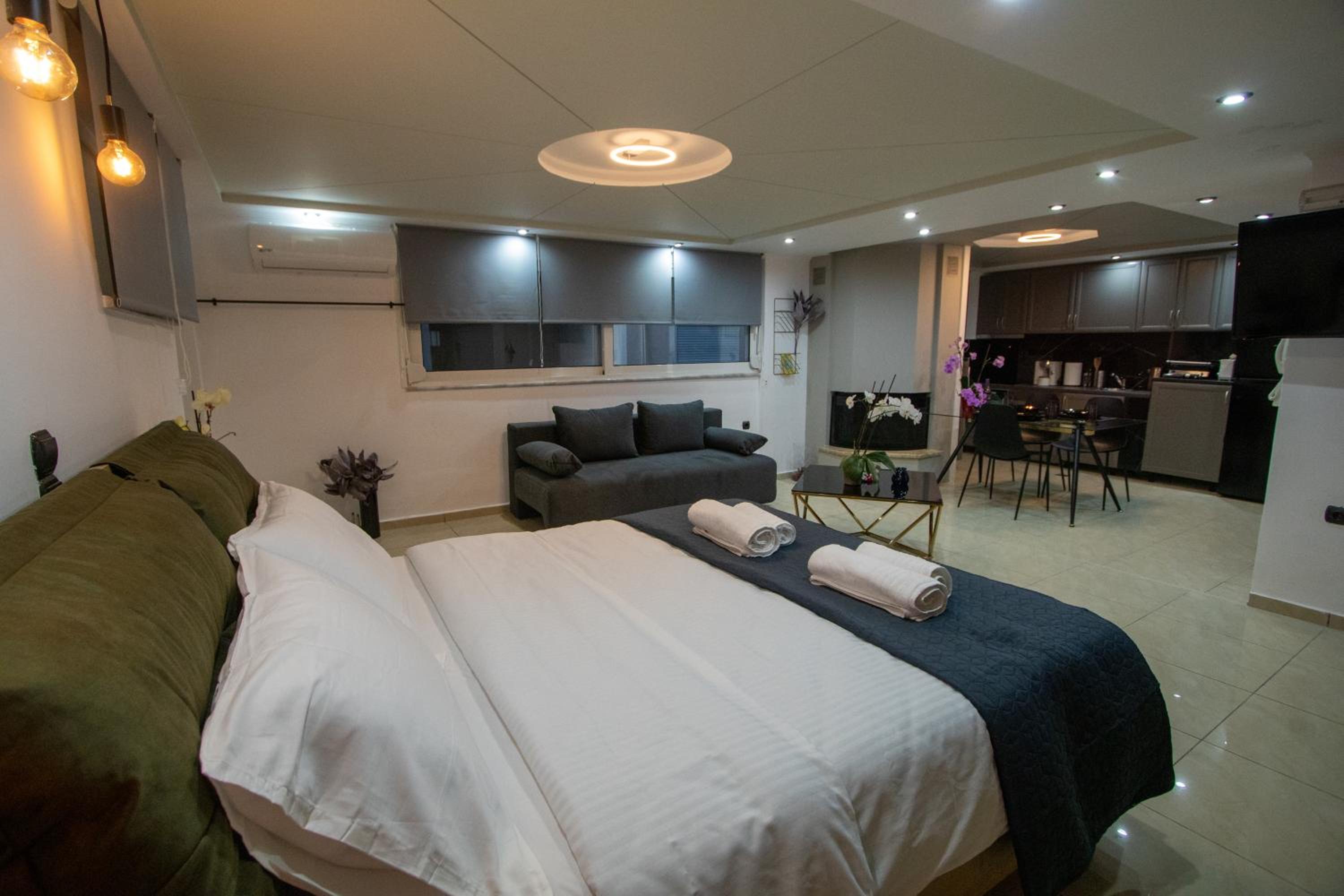 Deluxe King Suite