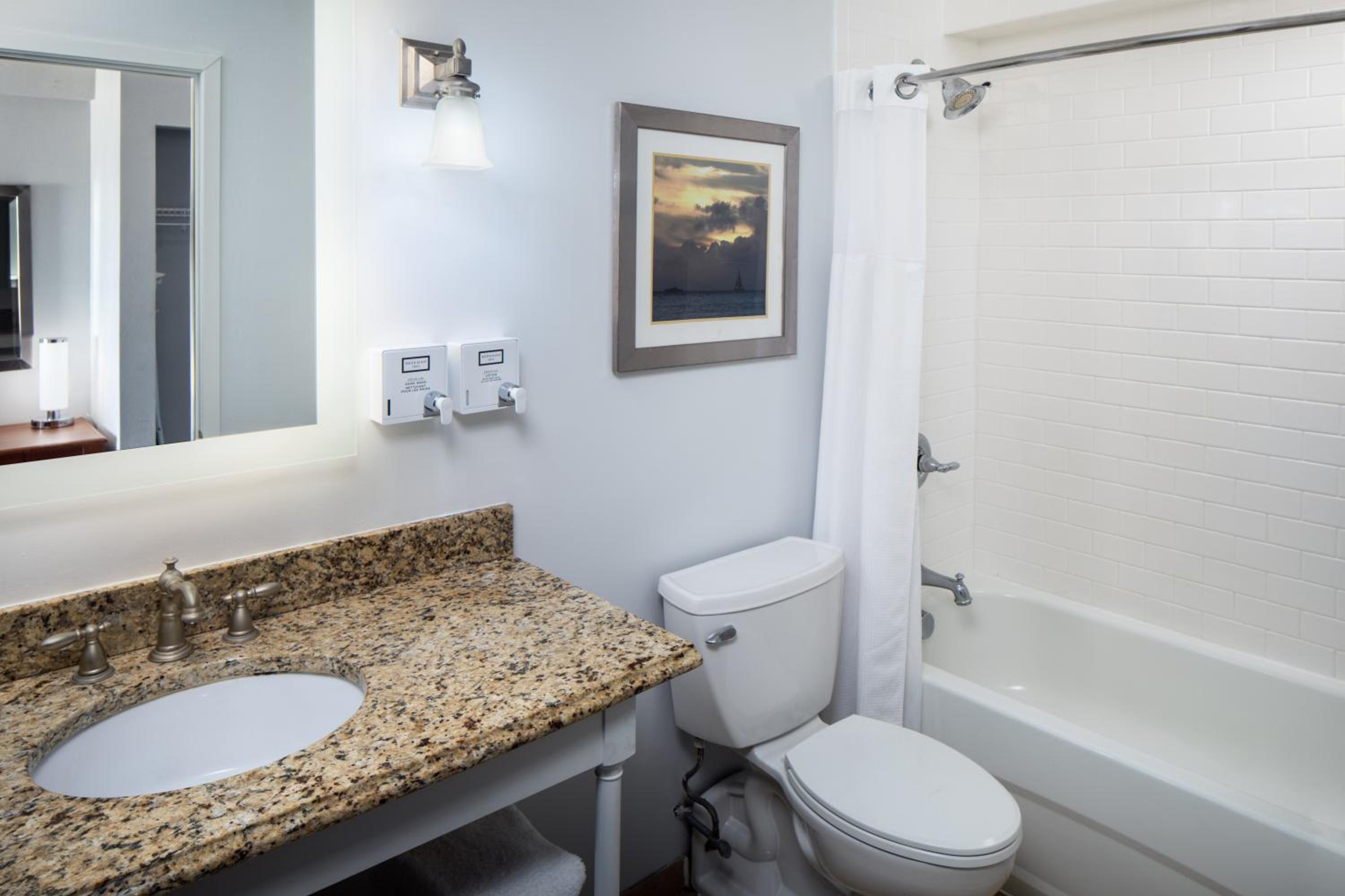 Deluxe King Room with Partial Ocean View - Photo 3