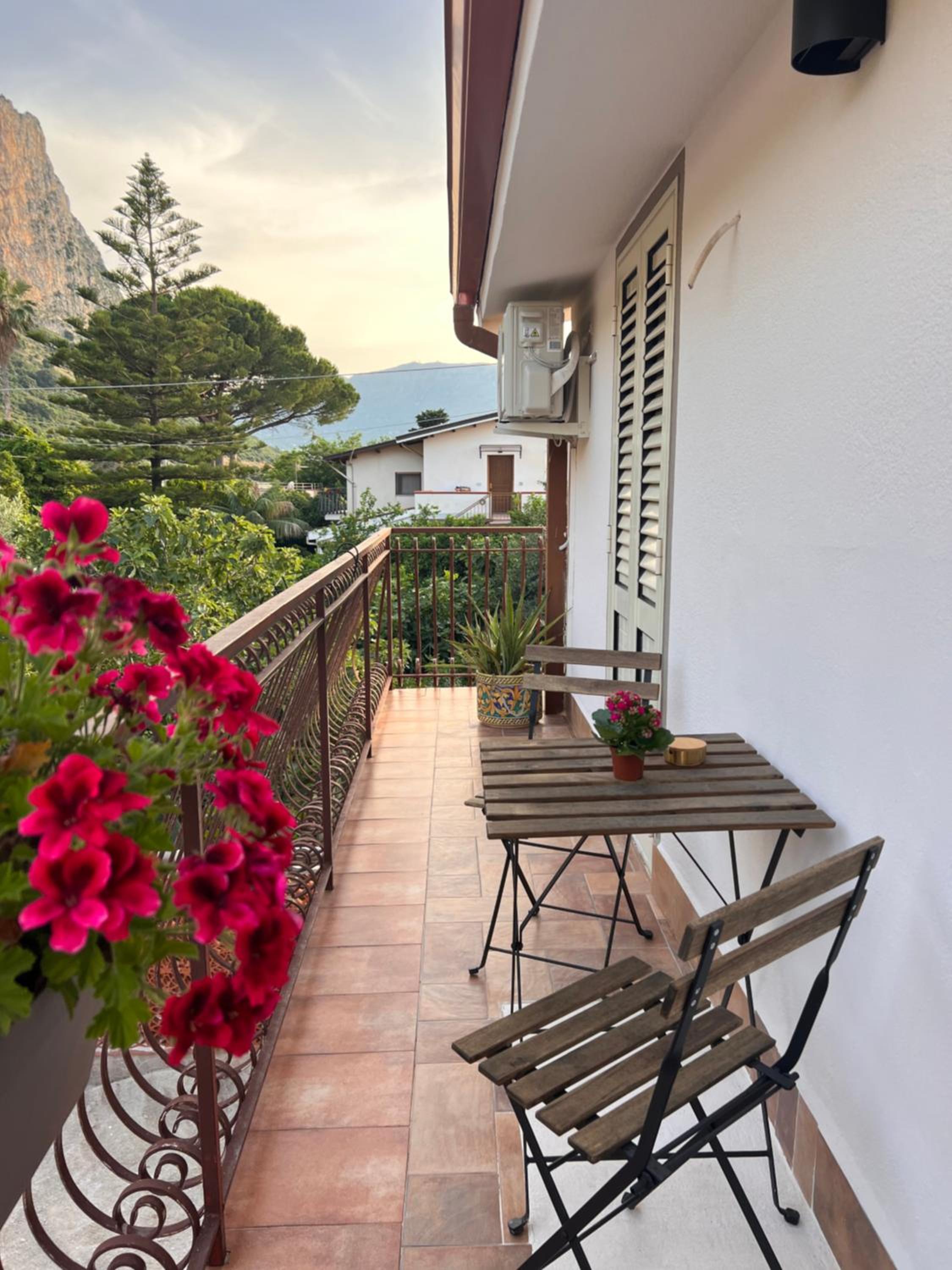 Deluxe Single Room with Balcony photo 2