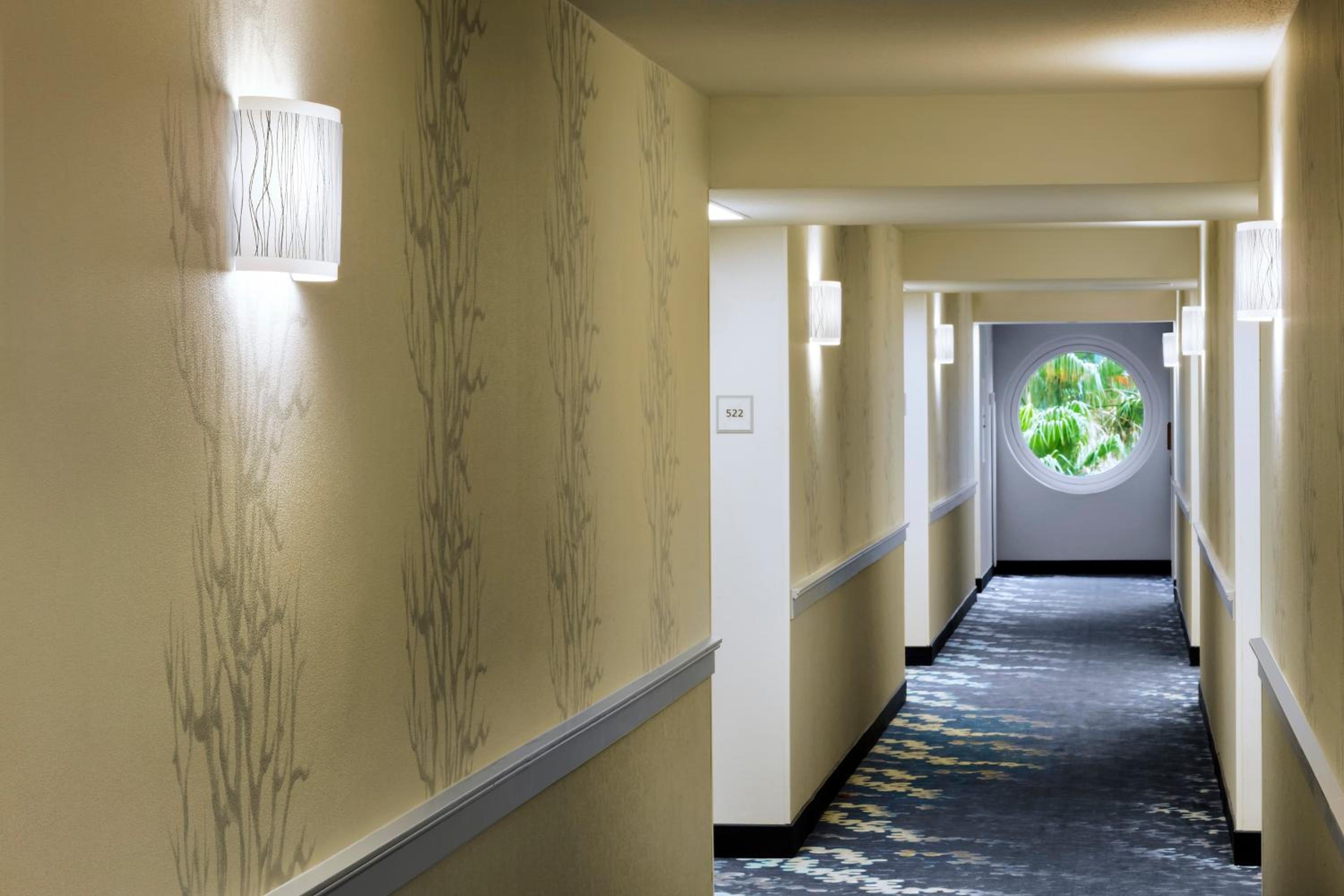 Traditional King Room with Roll-in Shower - Mobility and Hearing Accessible (Includes Early Entry To Disney Theme Parks)