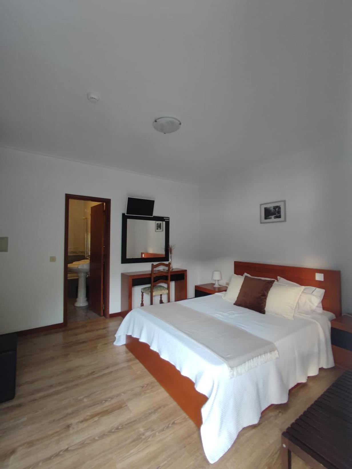 Double Room - Photo 8