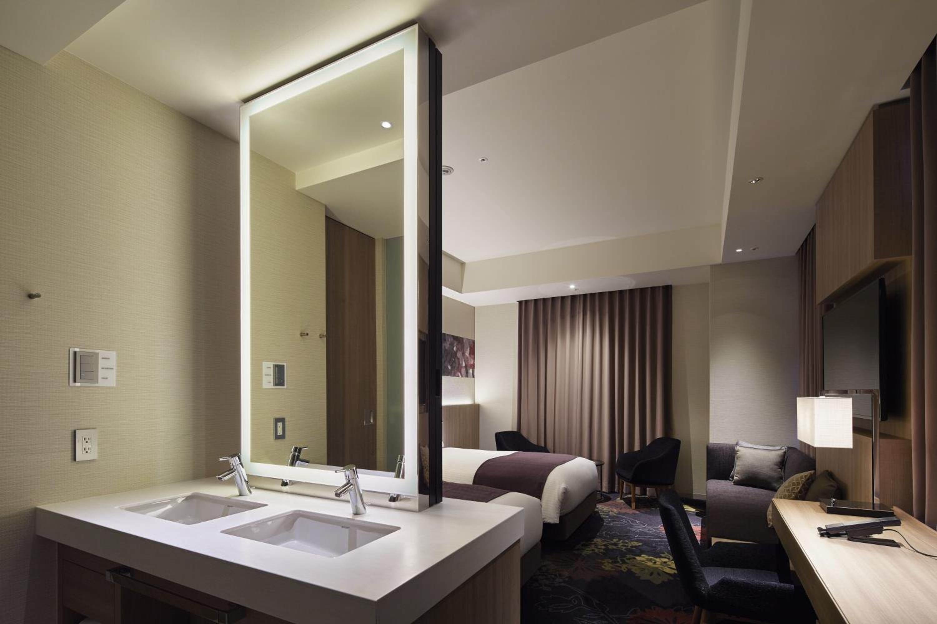 Deluxe Corner Twin Room