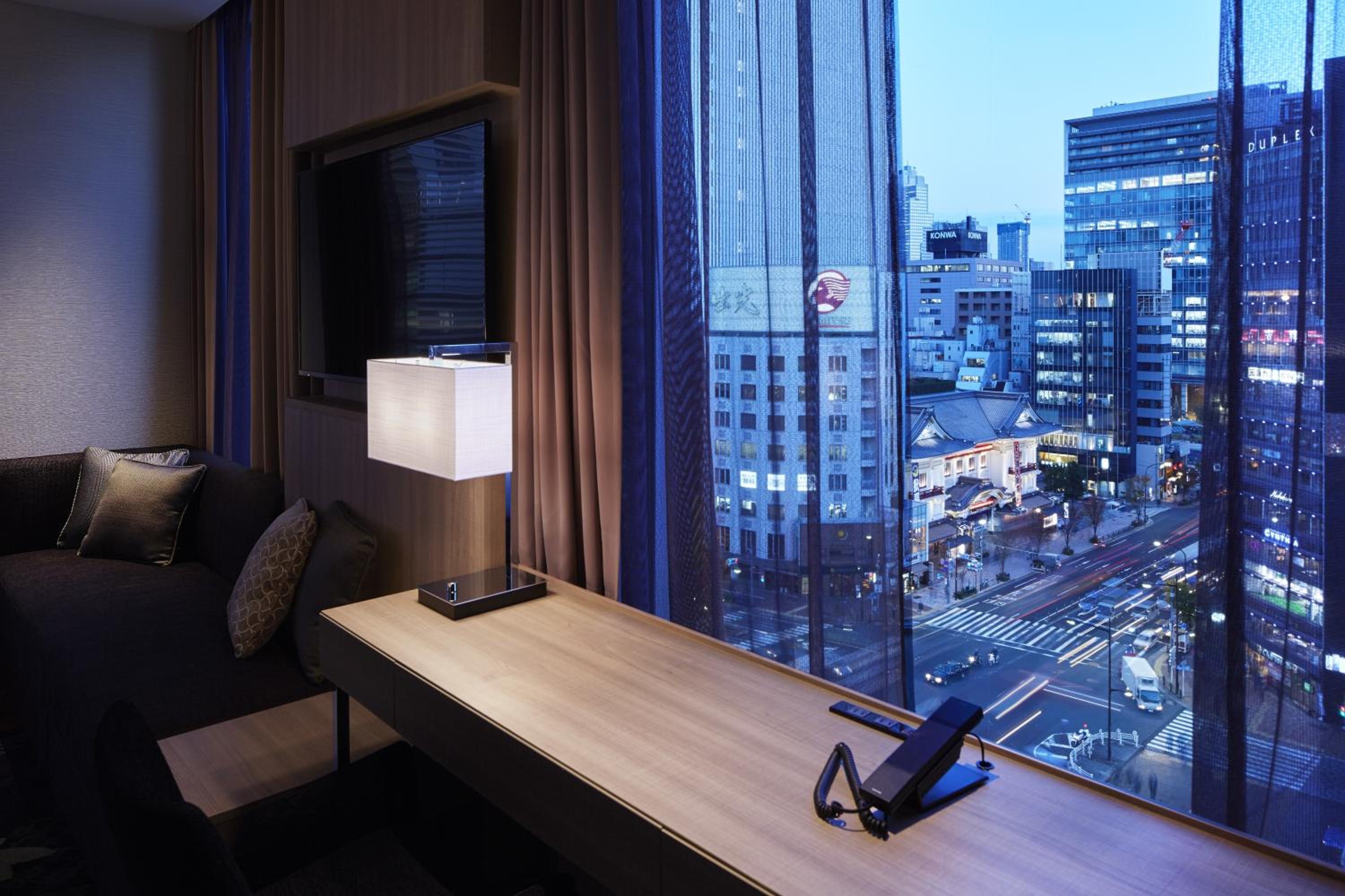 Deluxe Corner Twin Room