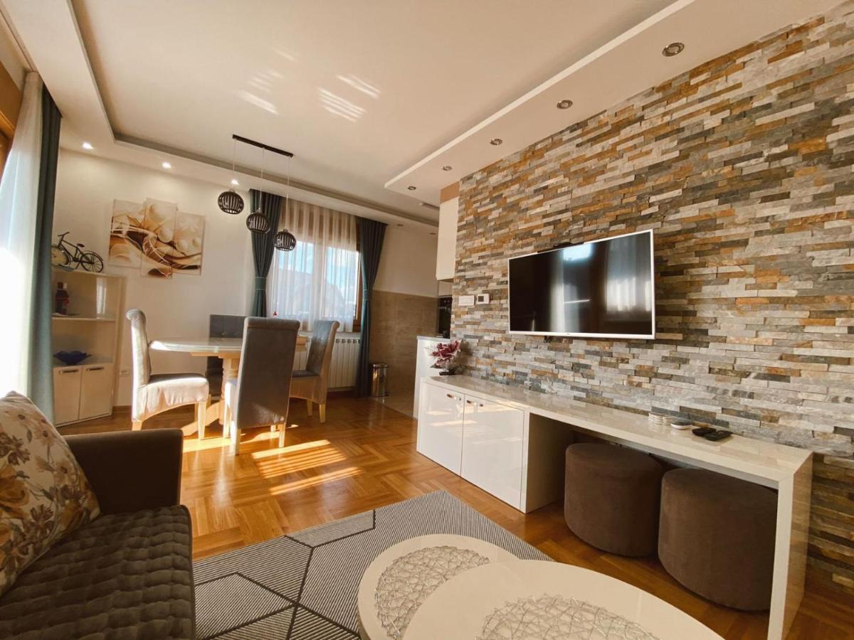 Apartment with Mountain View photo 1
