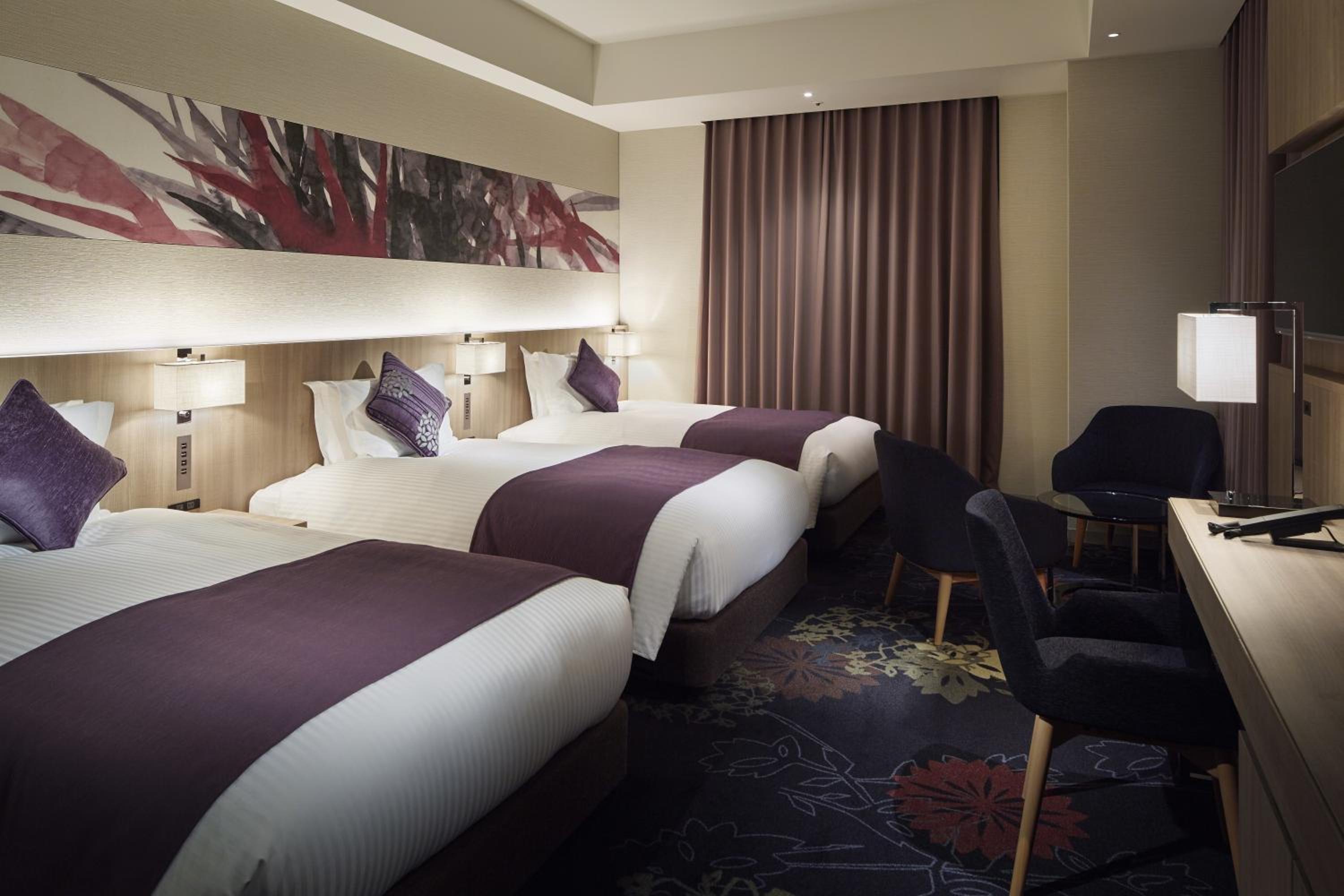 Deluxe Corner Triple Room
