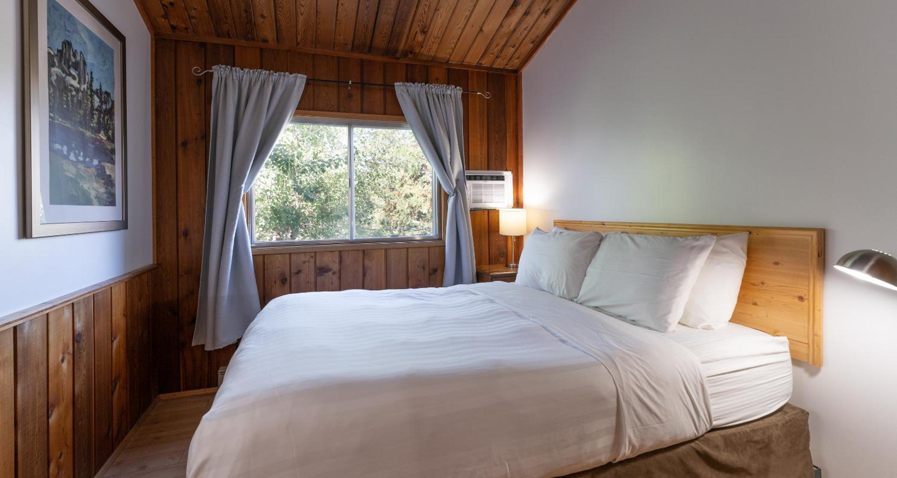 Queen Room with Two Queen Beds photo 1