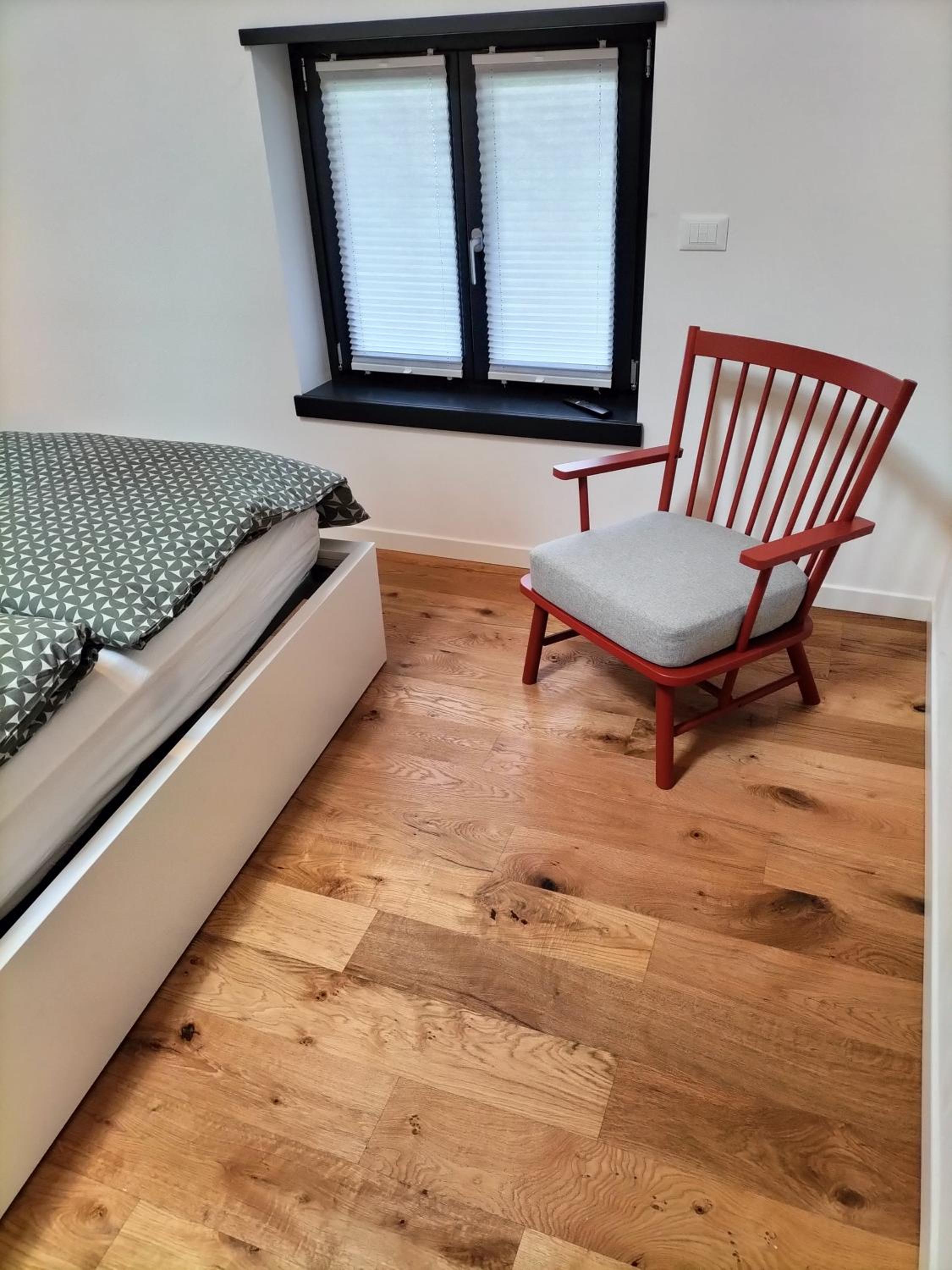 One-Bedroom Apartment photo 1