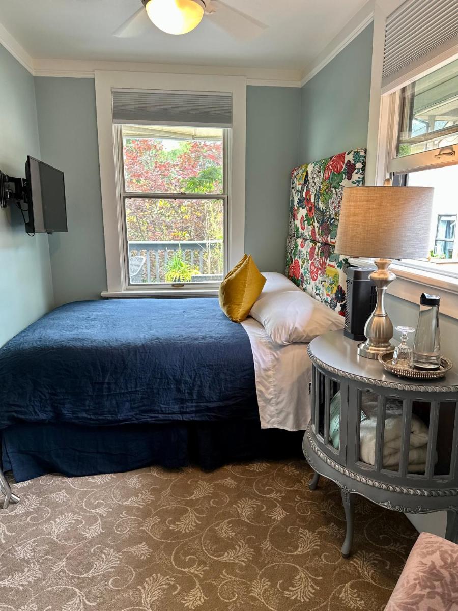 Small Single Room photo 2