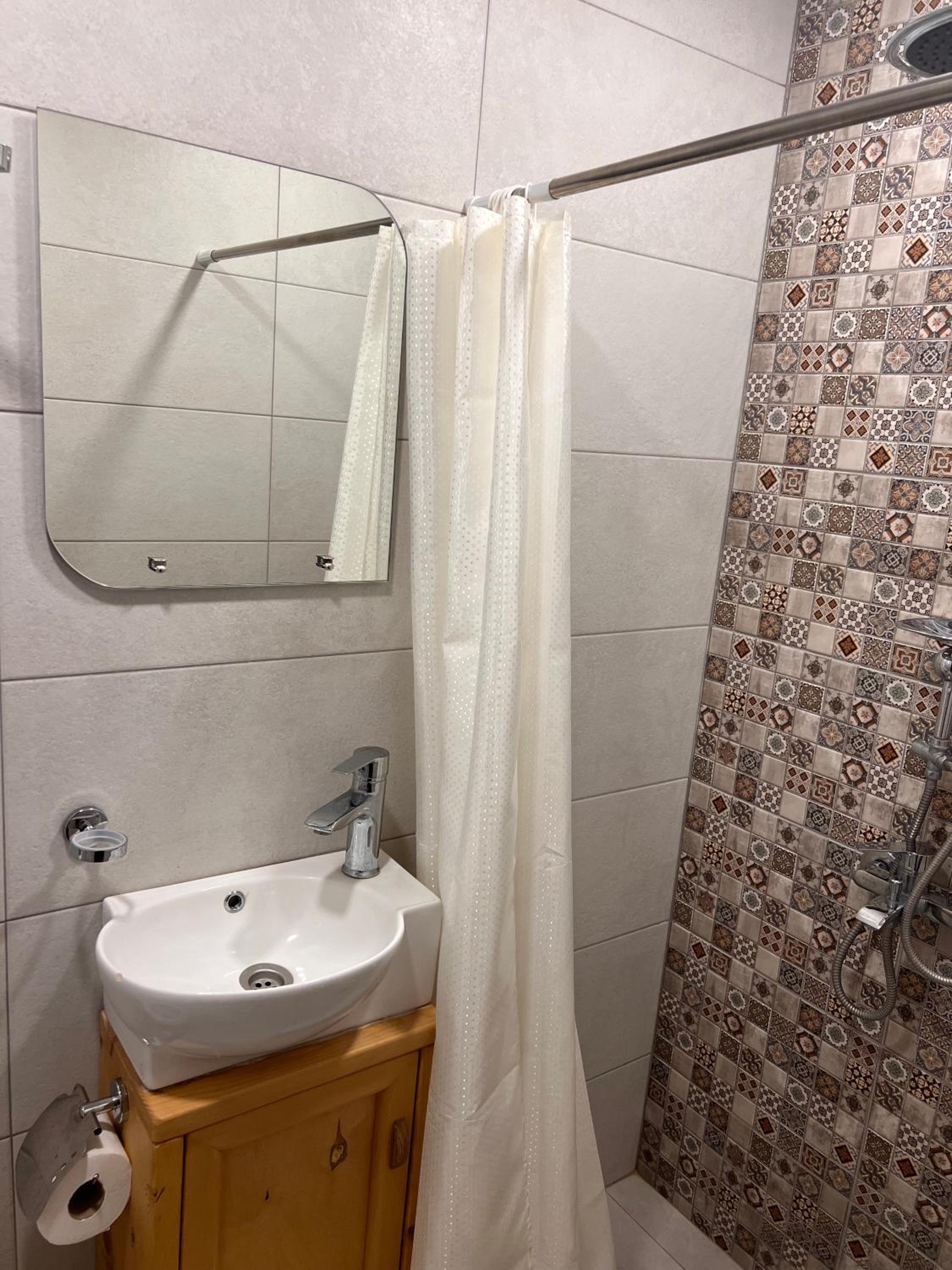 Deluxe Room - Photo 6
