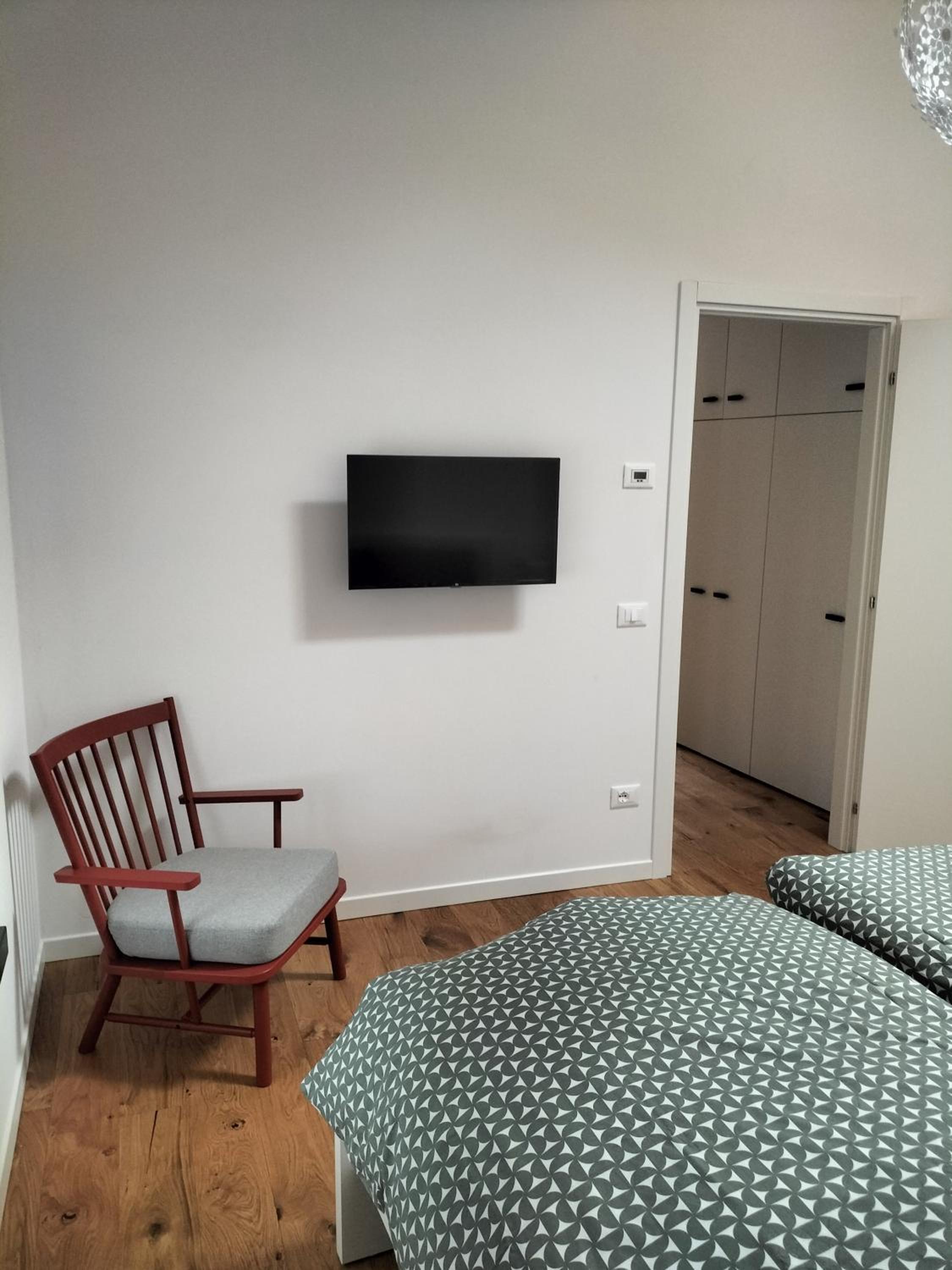 One-Bedroom Apartment photo 2