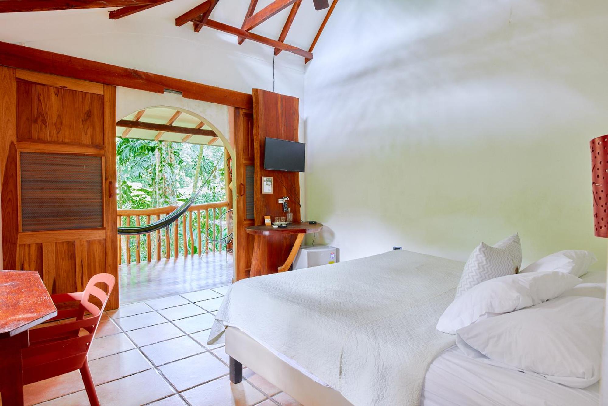 Superior King Double Room with Jungle View - Photo 6