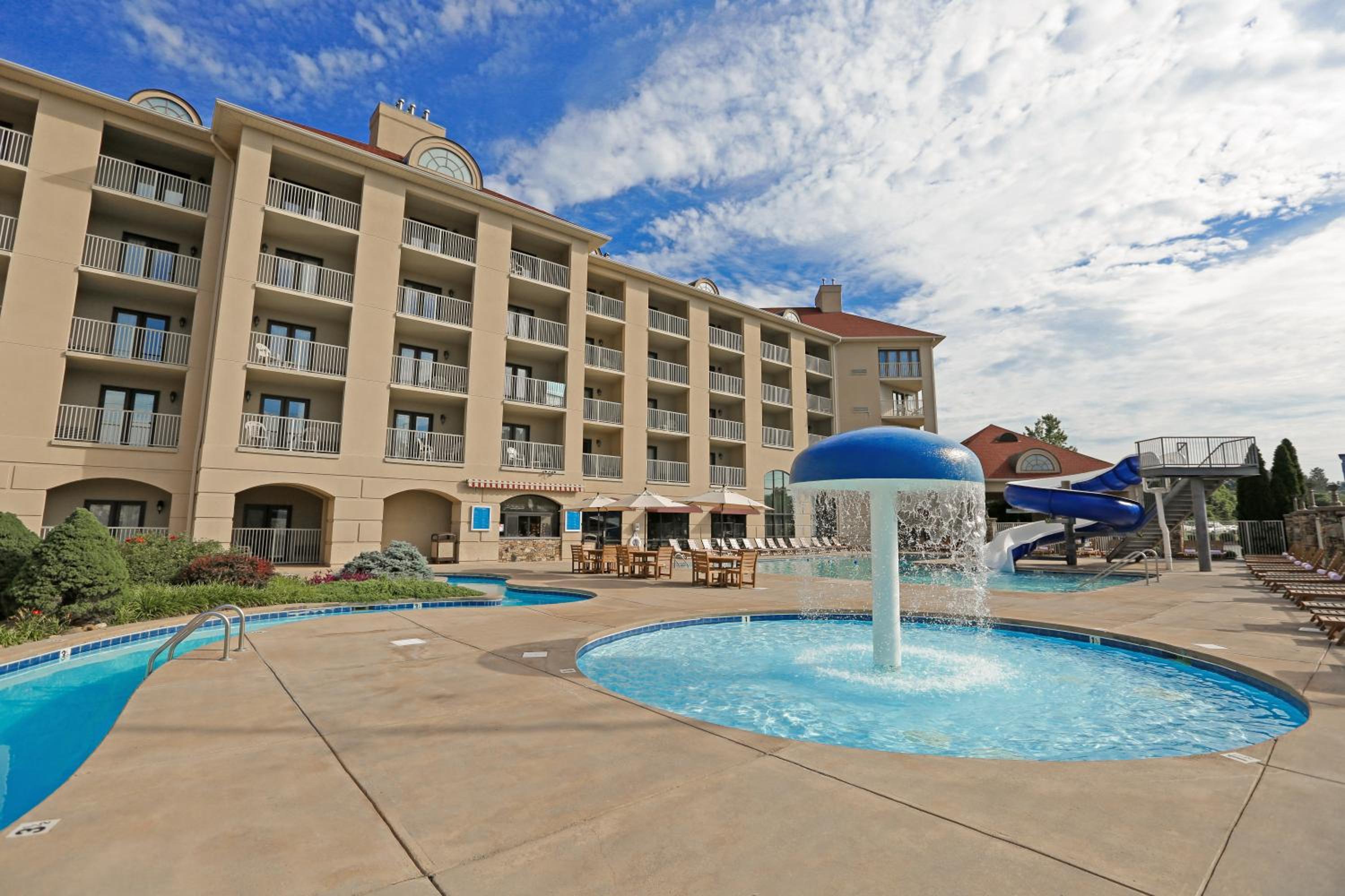 Premier King with Mountain and Water Park View - Inn - Photo 4