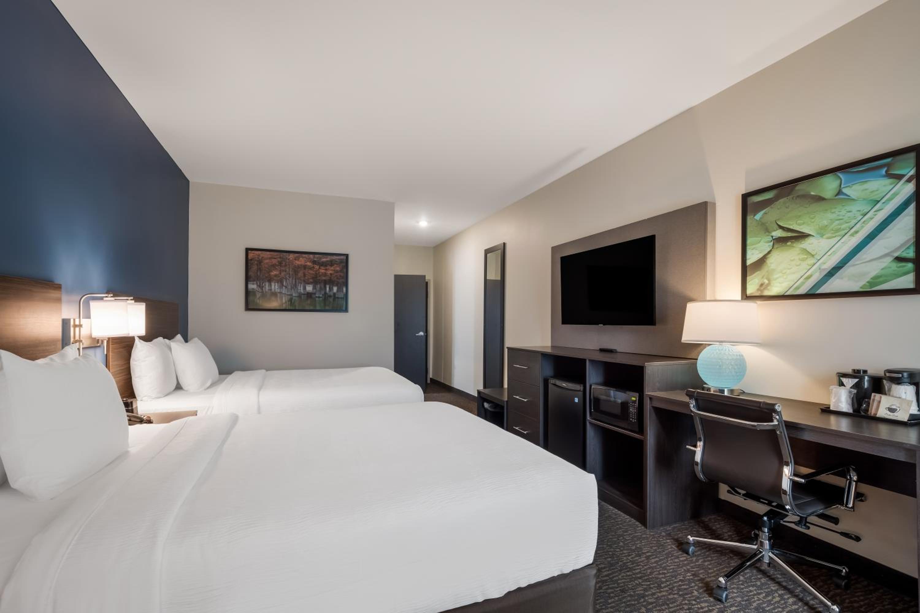 Queen Room with Two Queen Beds, Mobility/Hearing Impaired Access and Bathtub with Grab Bars, Non-Smoking - Photo 4