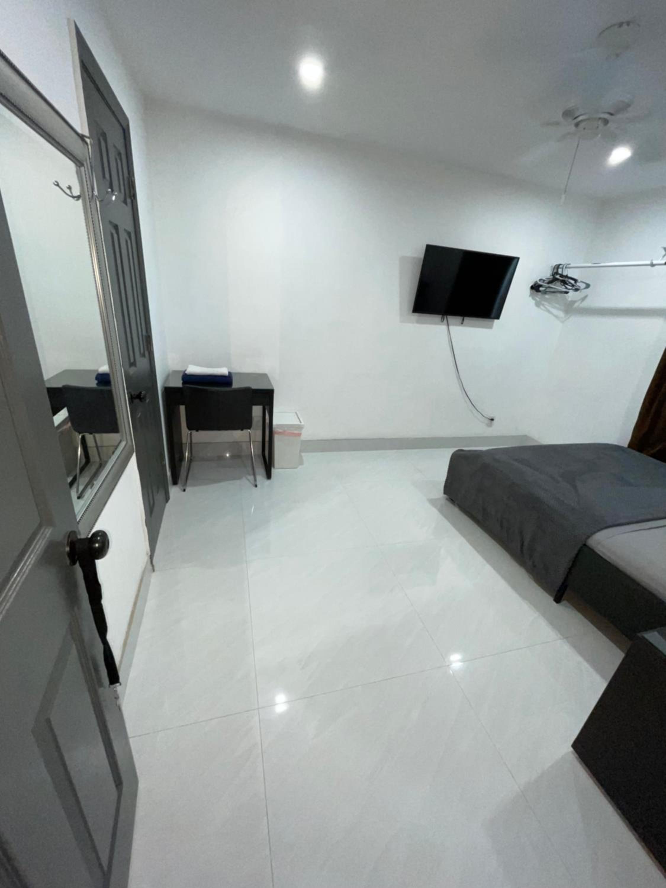 Budget Double Room photo 3