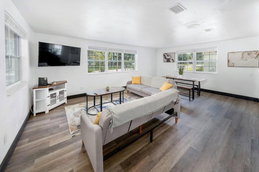 Five-Bedroom House photo 1