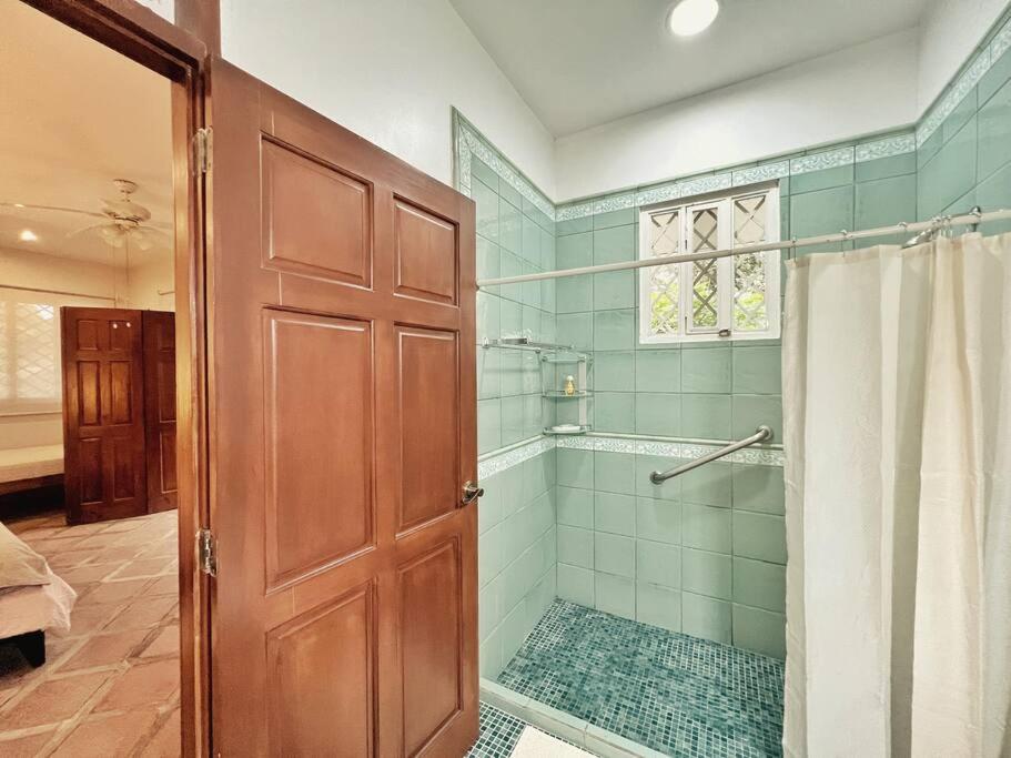 Four-Bedroom House photo 2