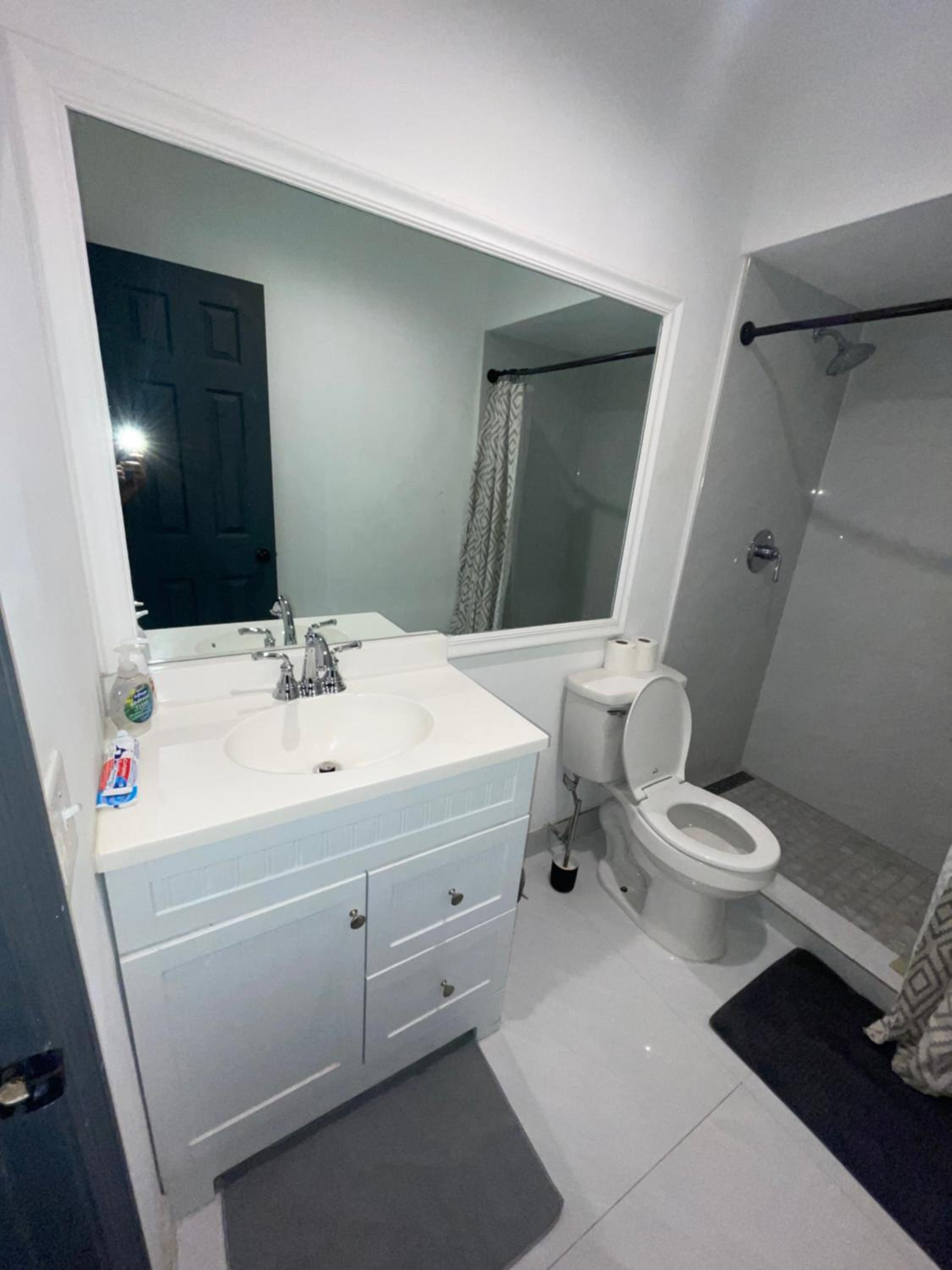 Single Room with Shared Bathroom photo 2
