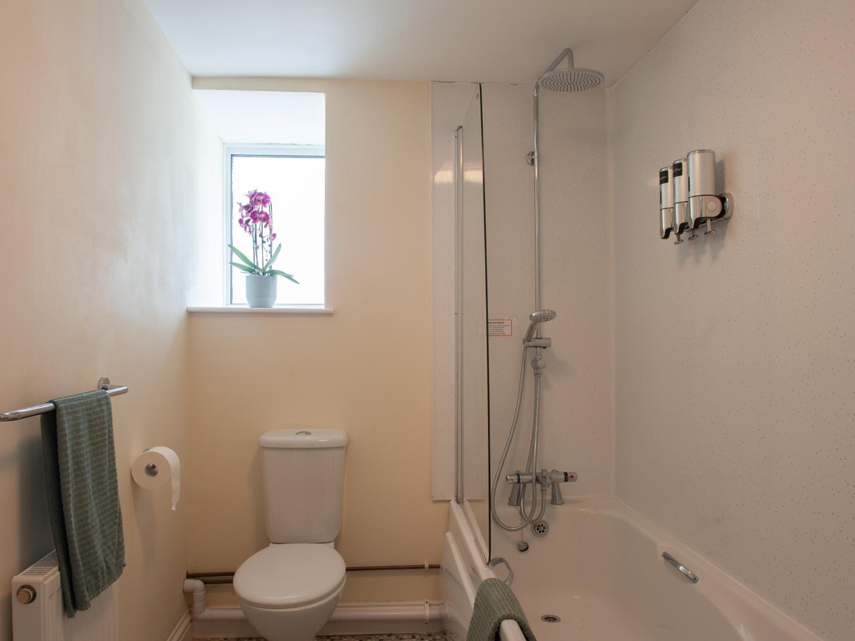 Double Room with Private Bathroom - Photo 4