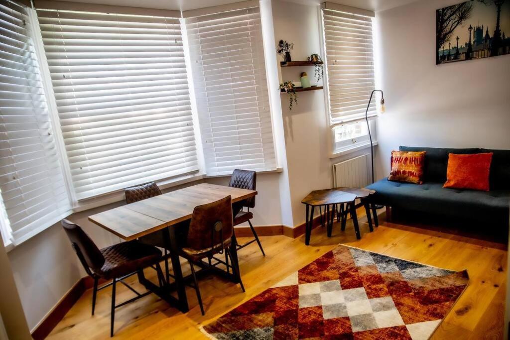 Three-Bedroom Apartment photo 2