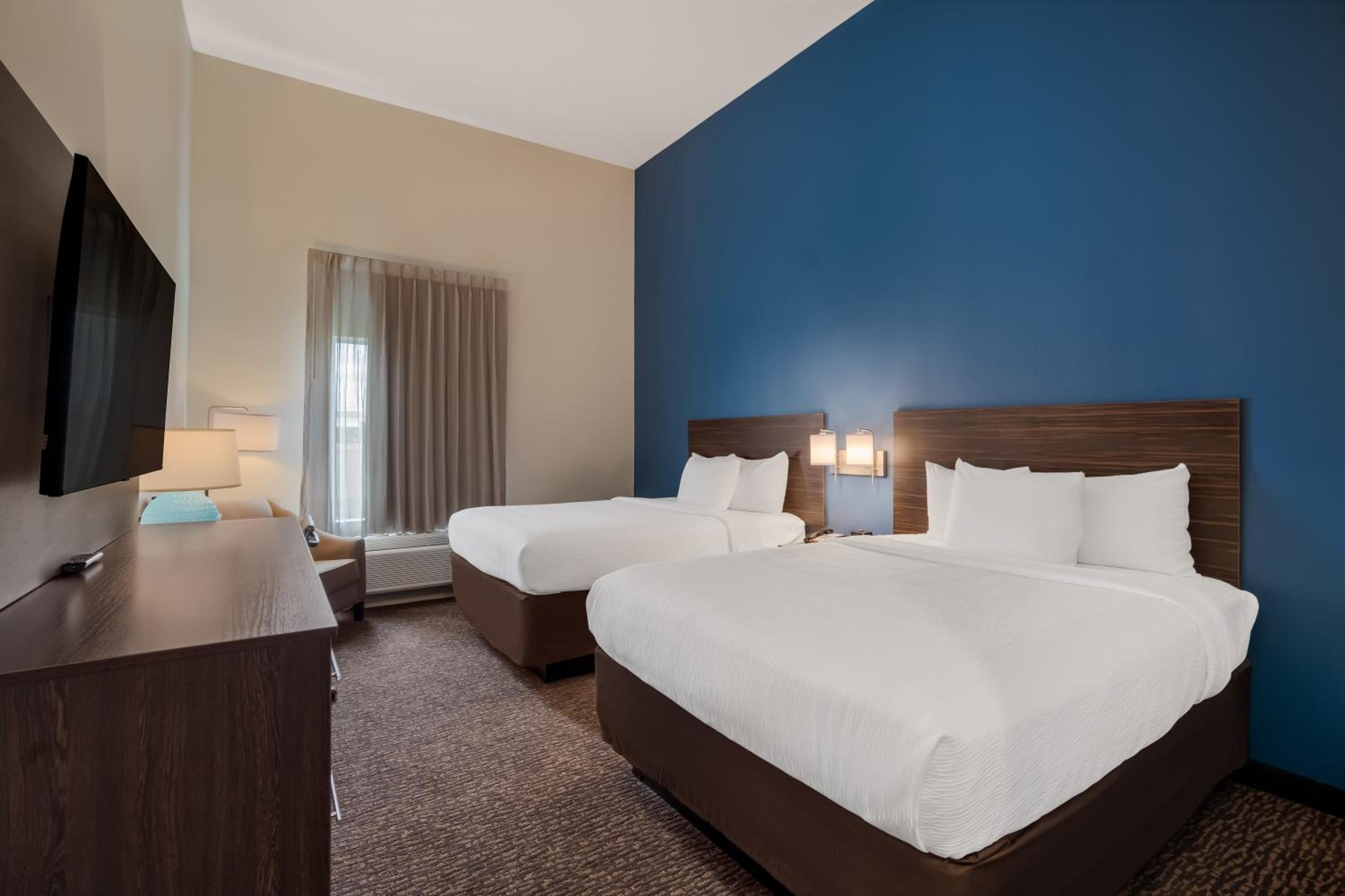 Queen Room with Two Queen Beds, Mobility/Hearing Impaired Access and Bathtub with Grab Bars, Non-Smoking - Photo 5