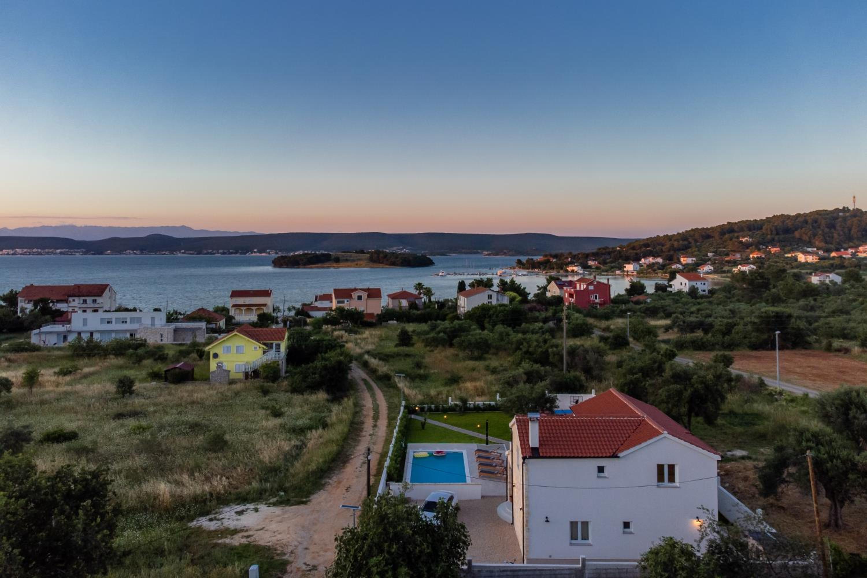 Villa photo 2