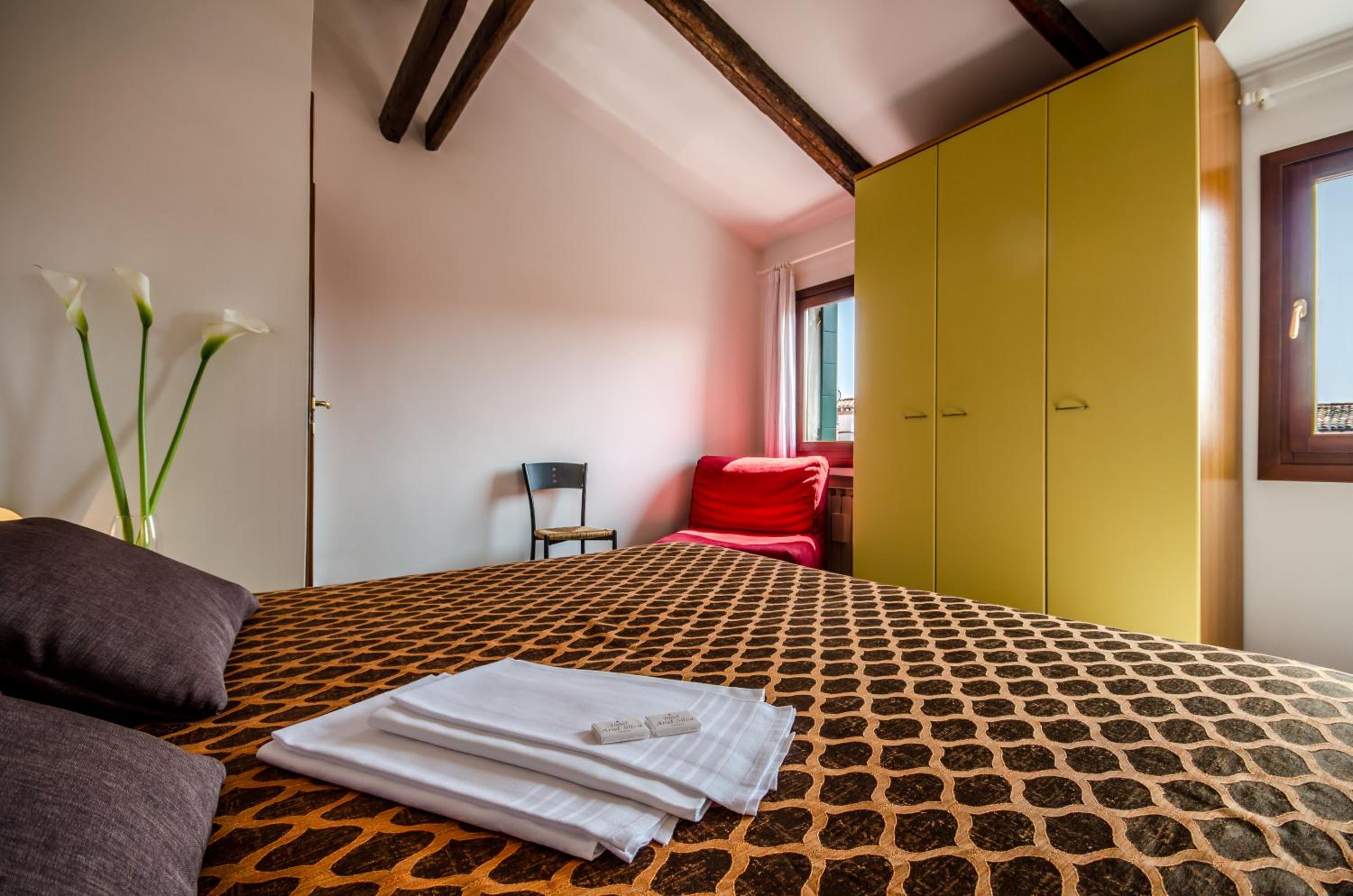 Studio with Shared Bathroom (2 Adults) photo 3