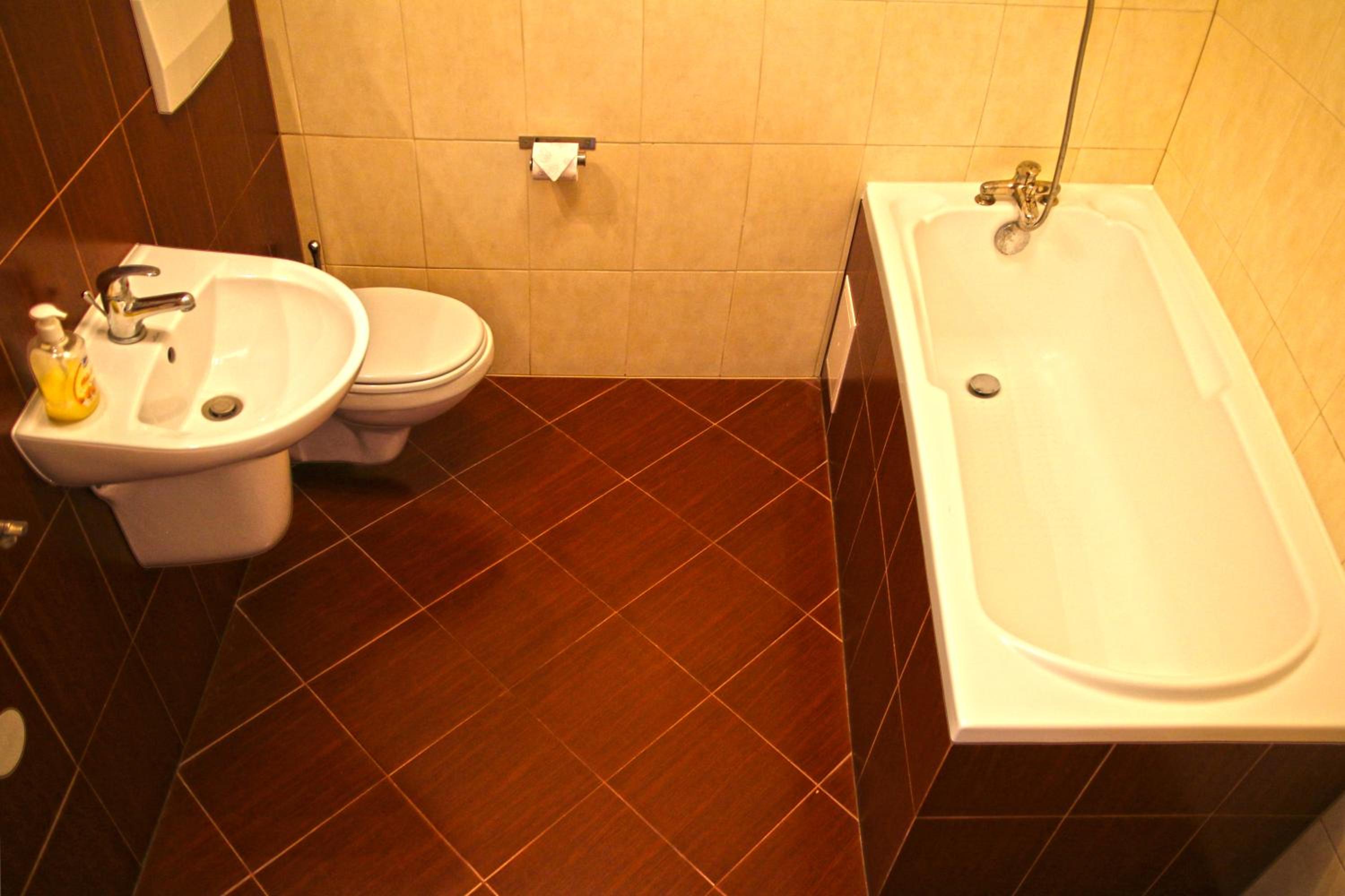 Apartment with Balcony - Photo 24