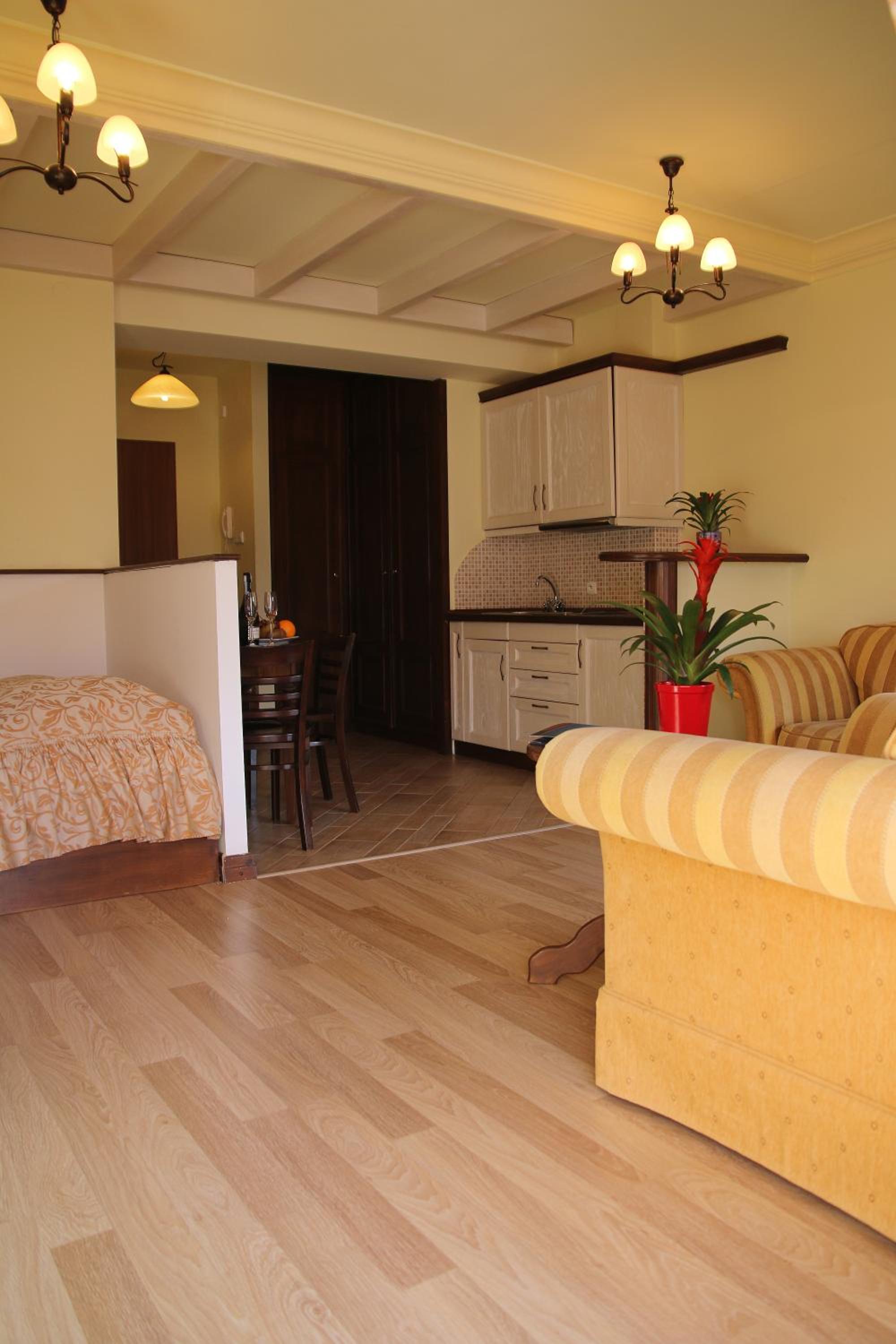 Apartment with Balcony - Photo 19
