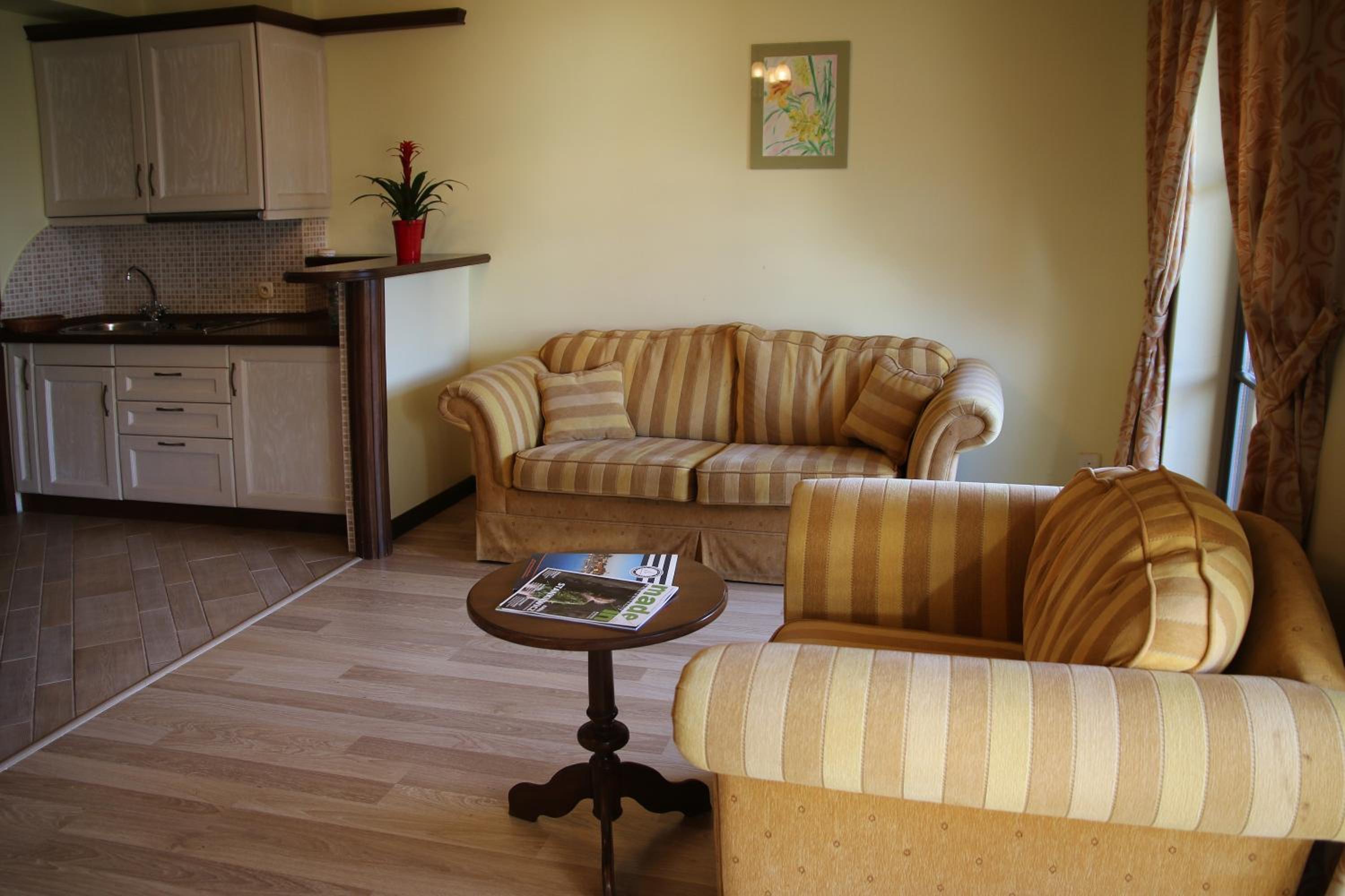 Apartment with Balcony - Photo 21
