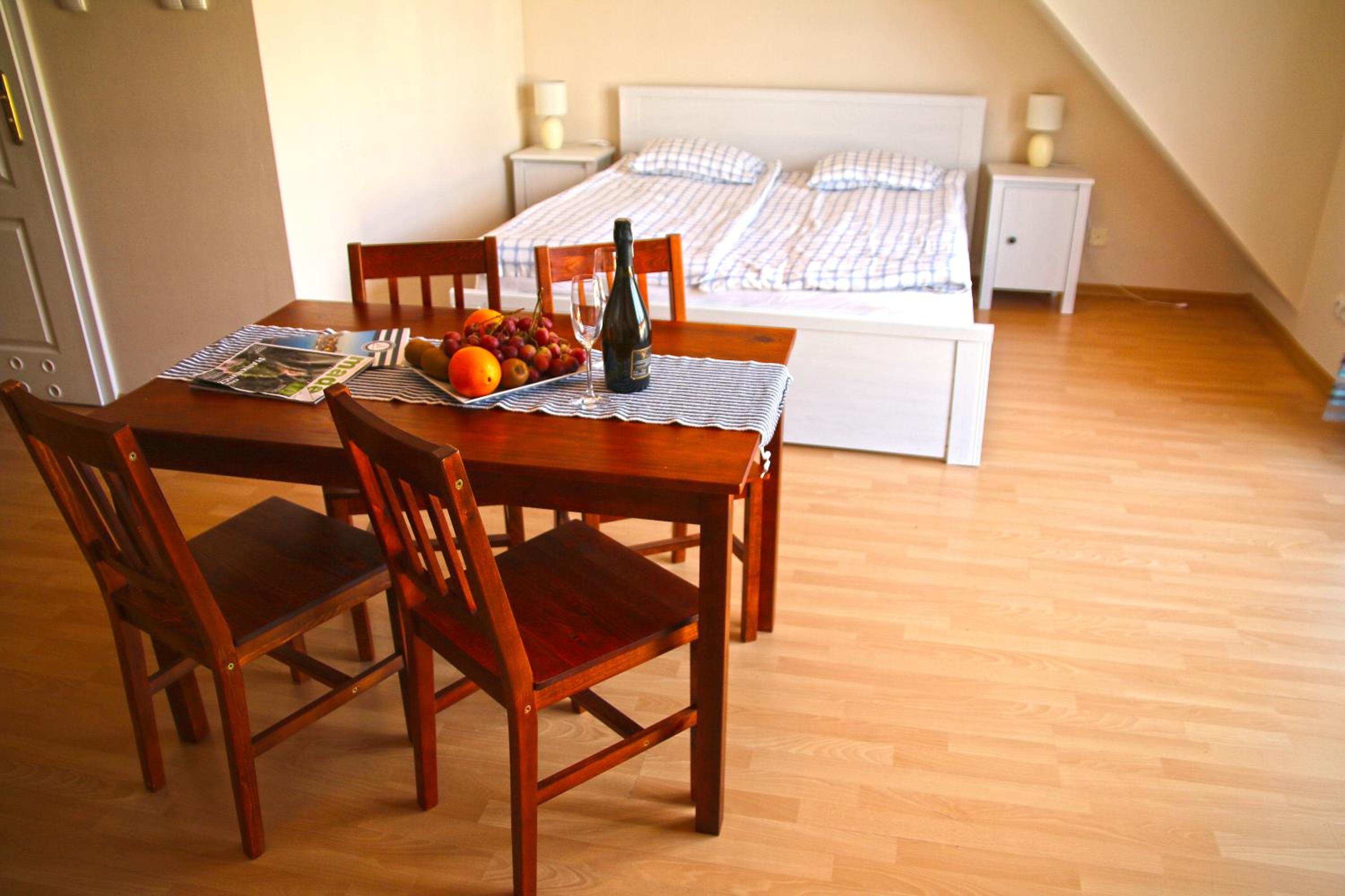 Apartment with Balcony - Photo 25