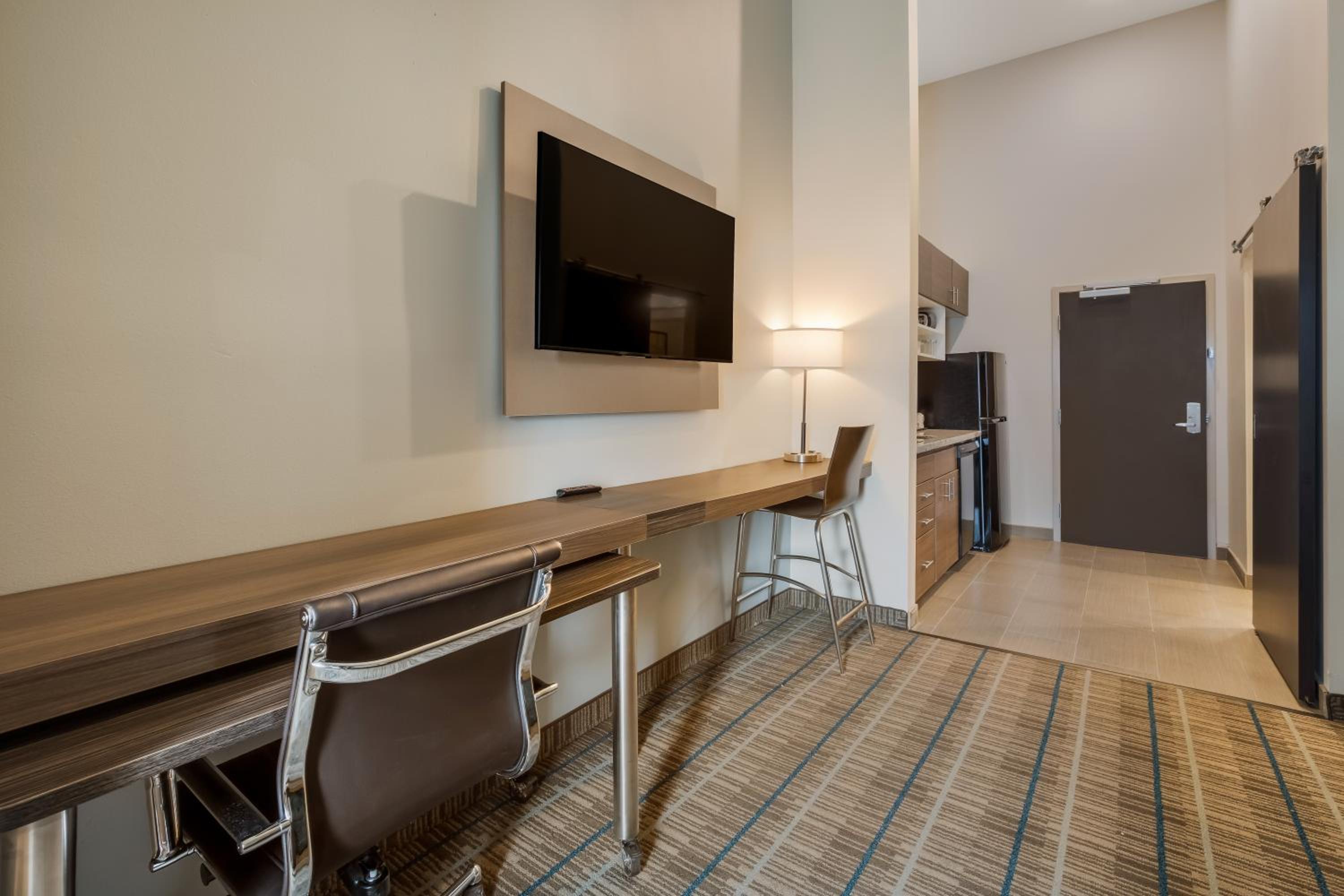 Studio King Suite with Full Kitchenette - Non-Smoking - Photo 4