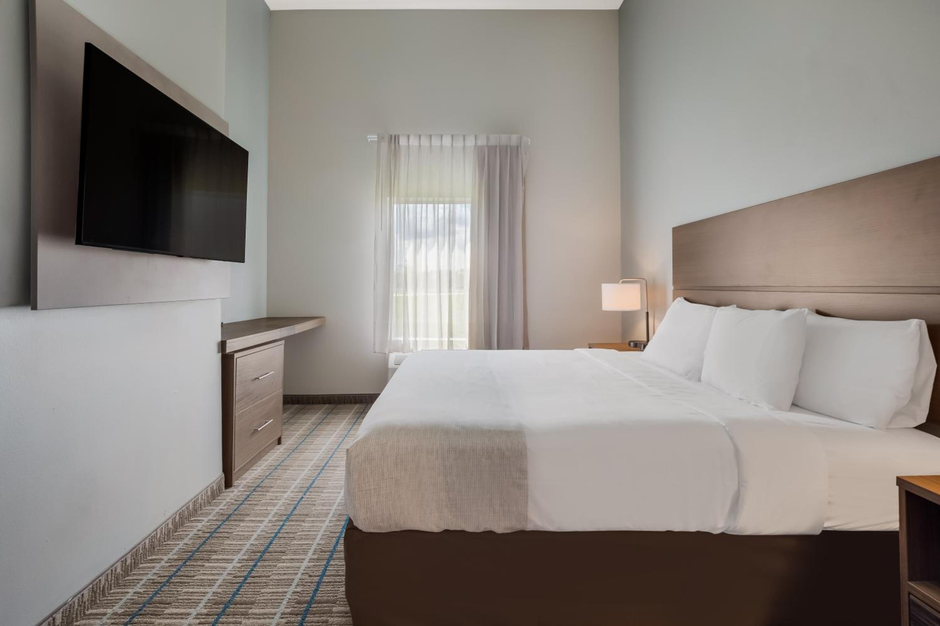 Presidential King Suite with Full Kitchenette - Mobility Accessible/Non-Smoking photo 3