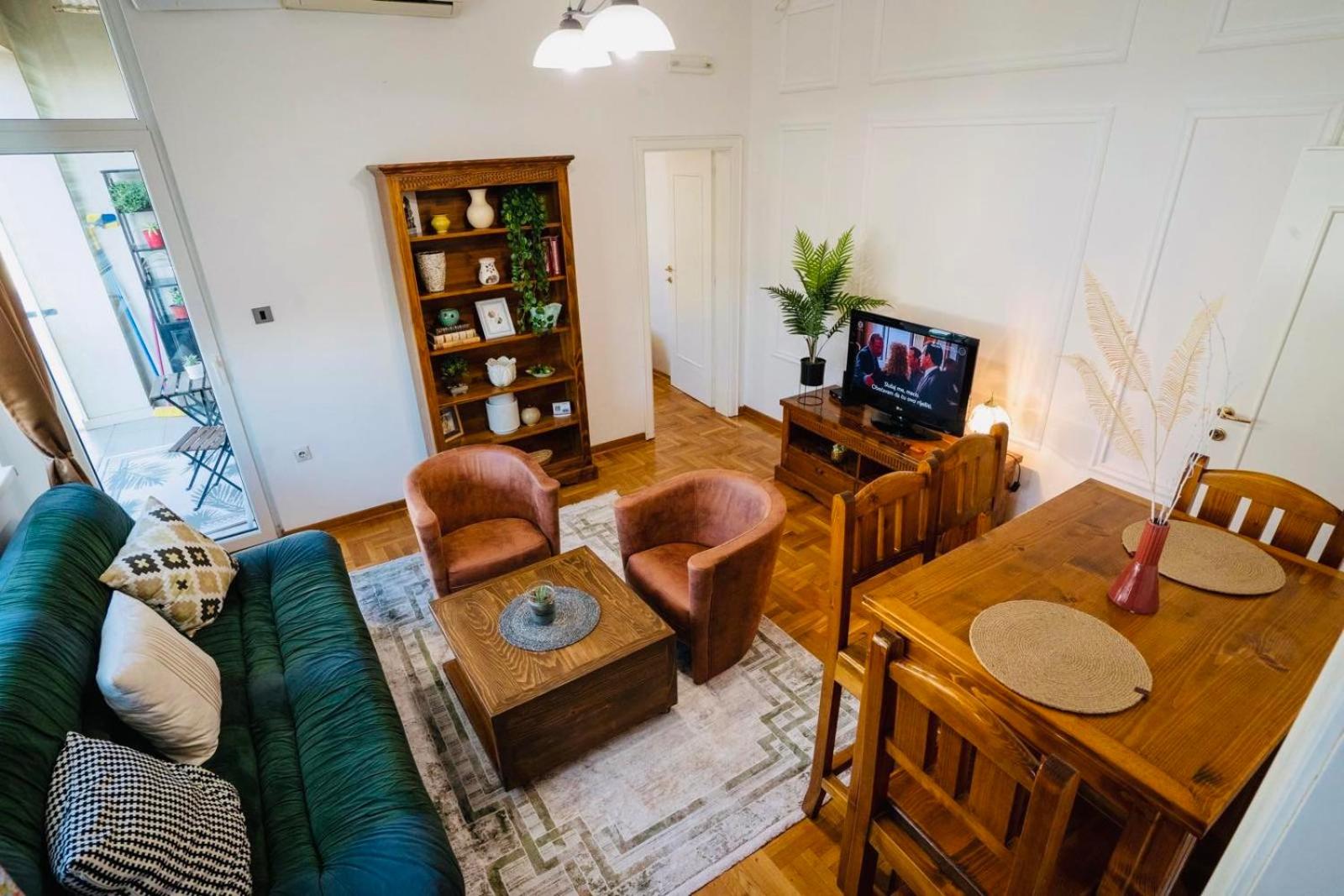 One-Bedroom Apartment photo 1