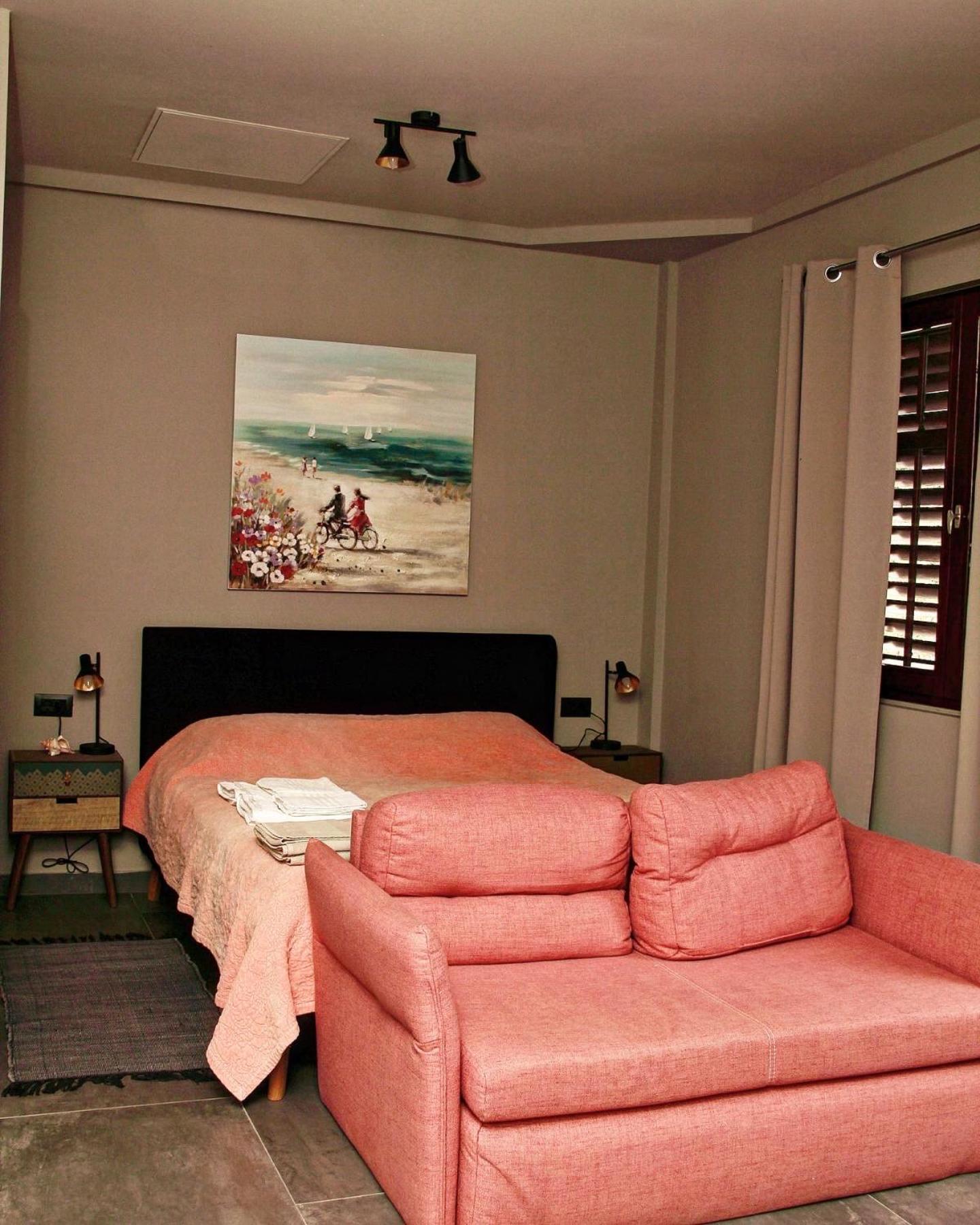 One-Bedroom House - Photo 5