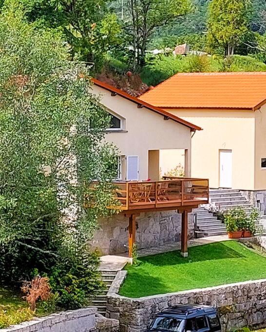 Three-Bedroom House photo 2