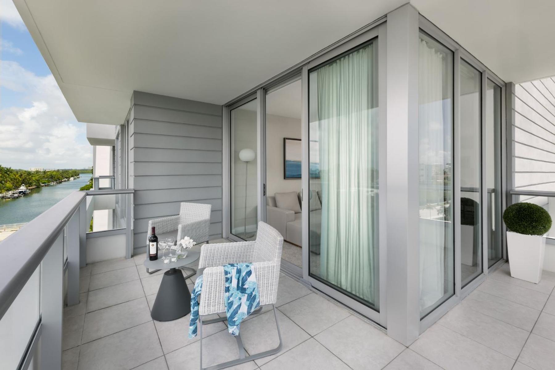 Grand Deluxe Two Bedroom Suite with Balcony Water Views, Corner photo 2