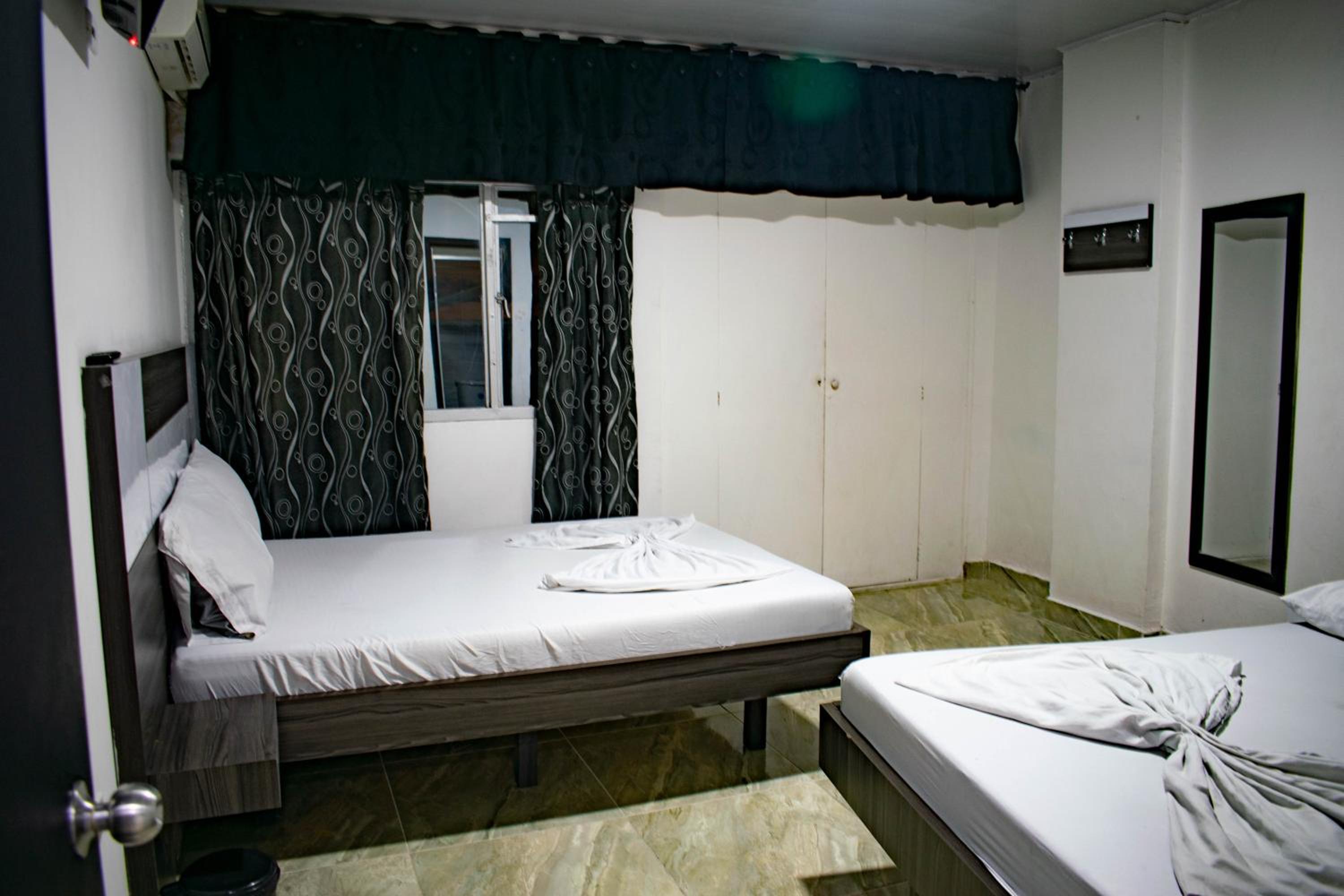 Economy Twin Room photo 3