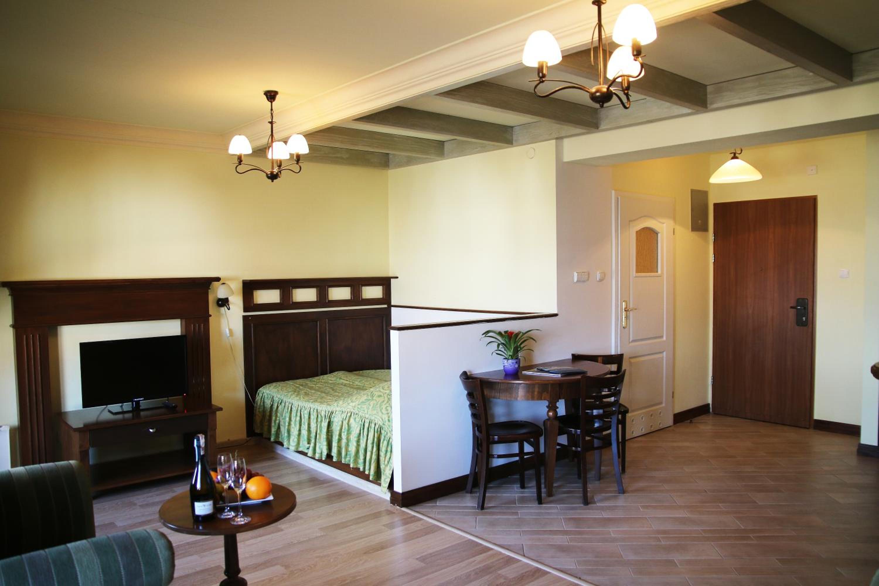Apartment with Balcony - Photo 1