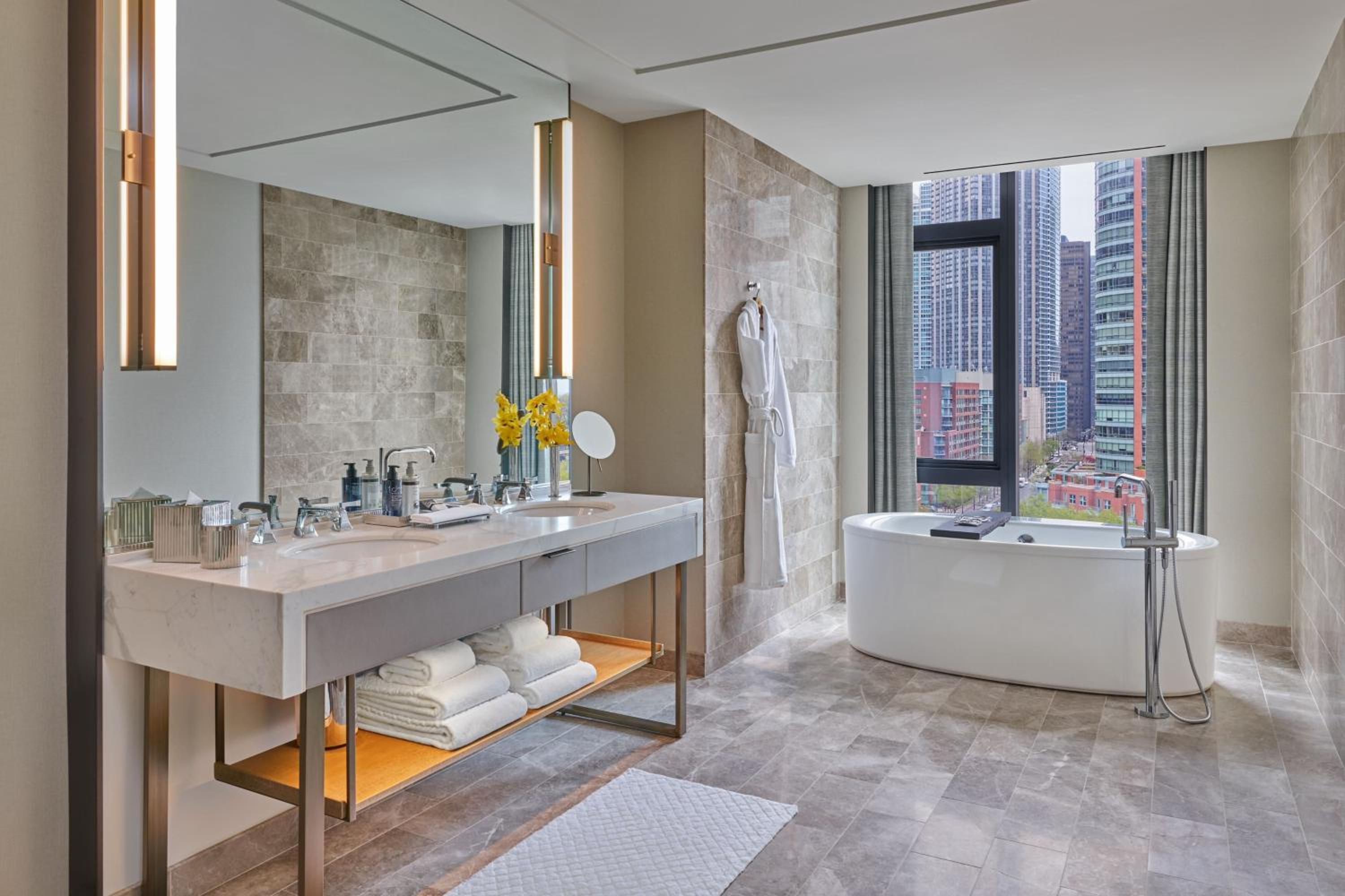 Deluxe King Room with River View - Photo 2
