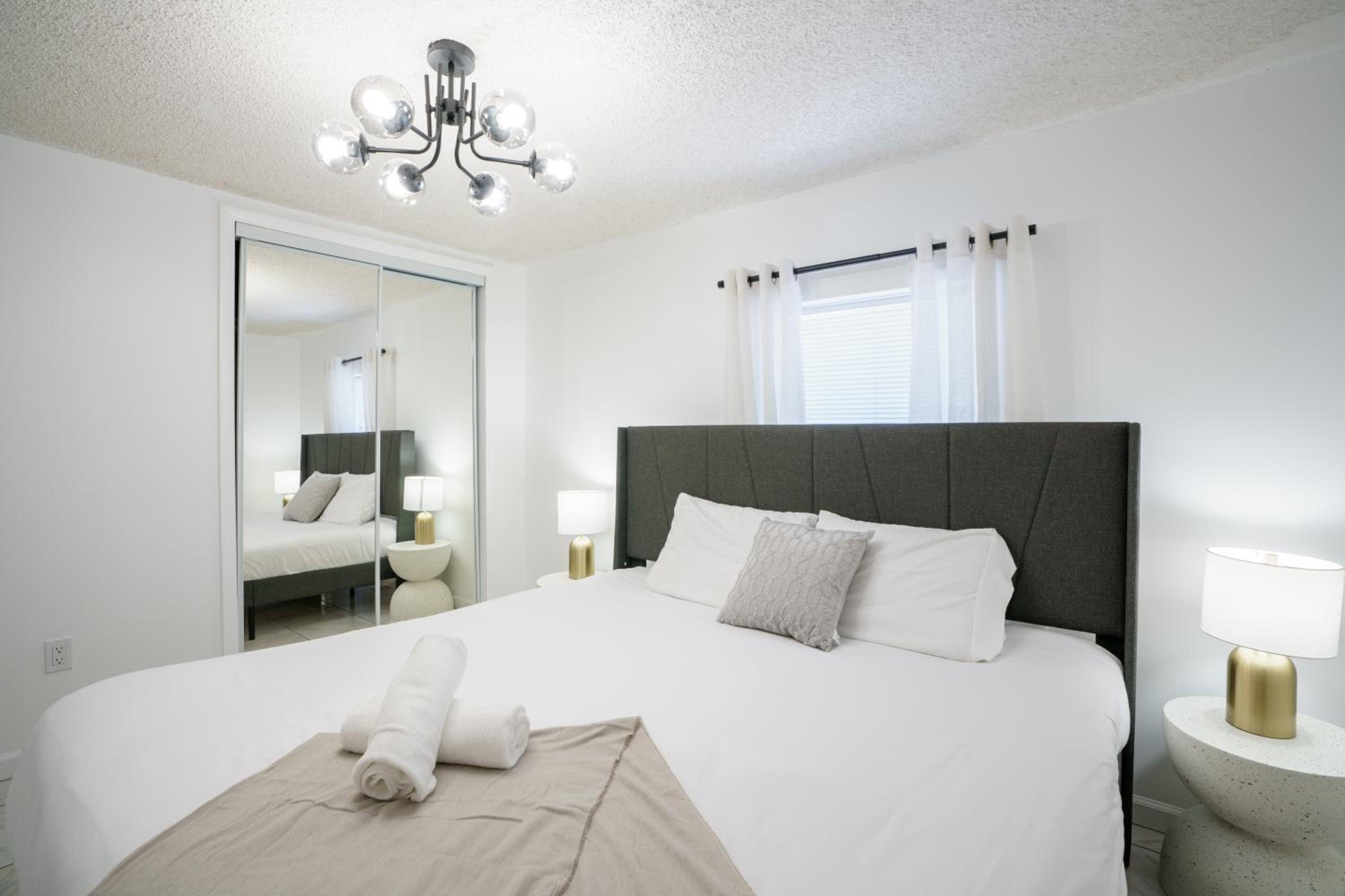 Three-Bedroom Apartment photo 2
