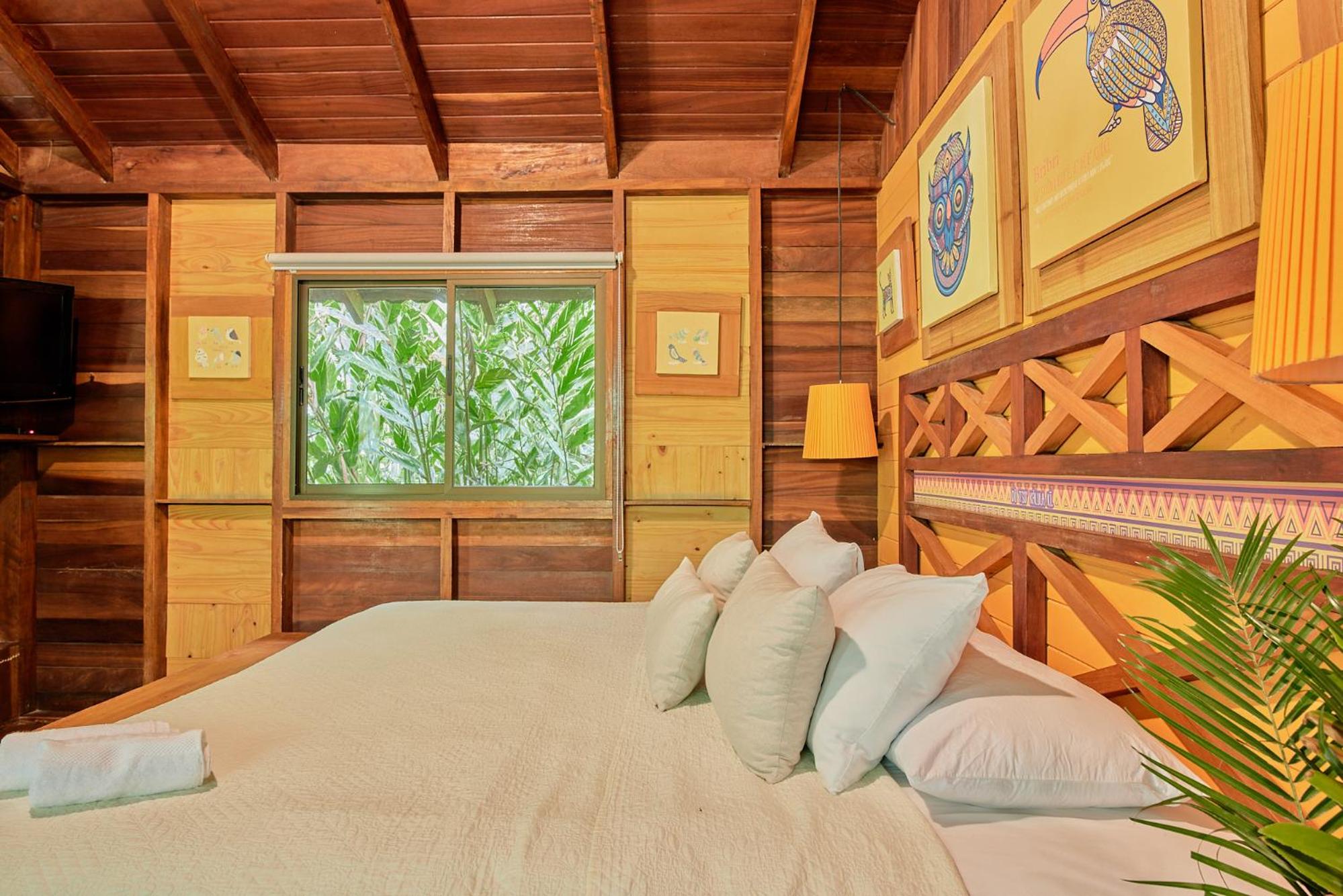 King Bungalow with Jungle View - Photo 7